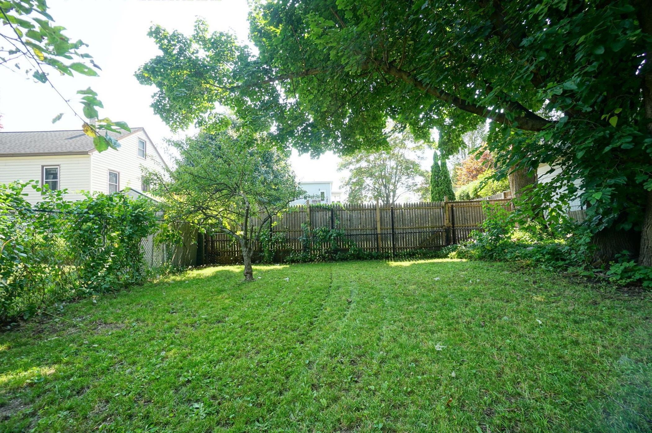 11 Elm St, Manchester NH 03103-7241 exterior