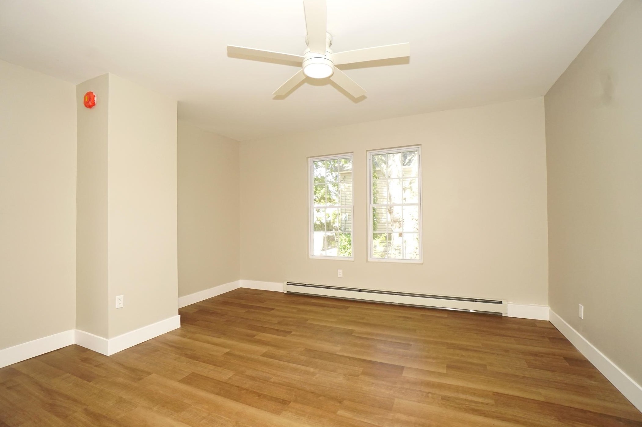 11 Elm St, Manchester NH 03103-7241 exterior