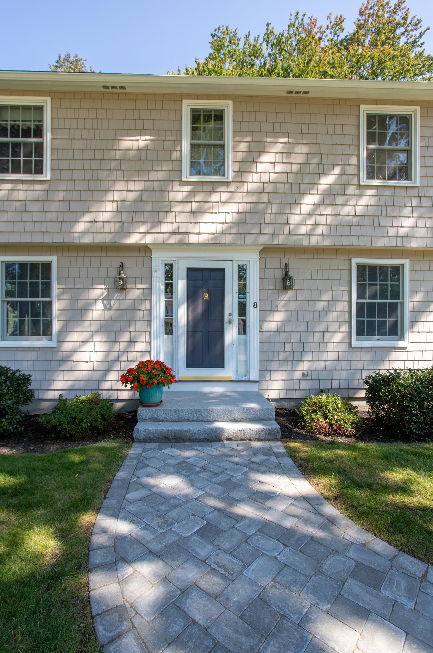 8 Sweetbriar Ln, Hampton, NH 03842