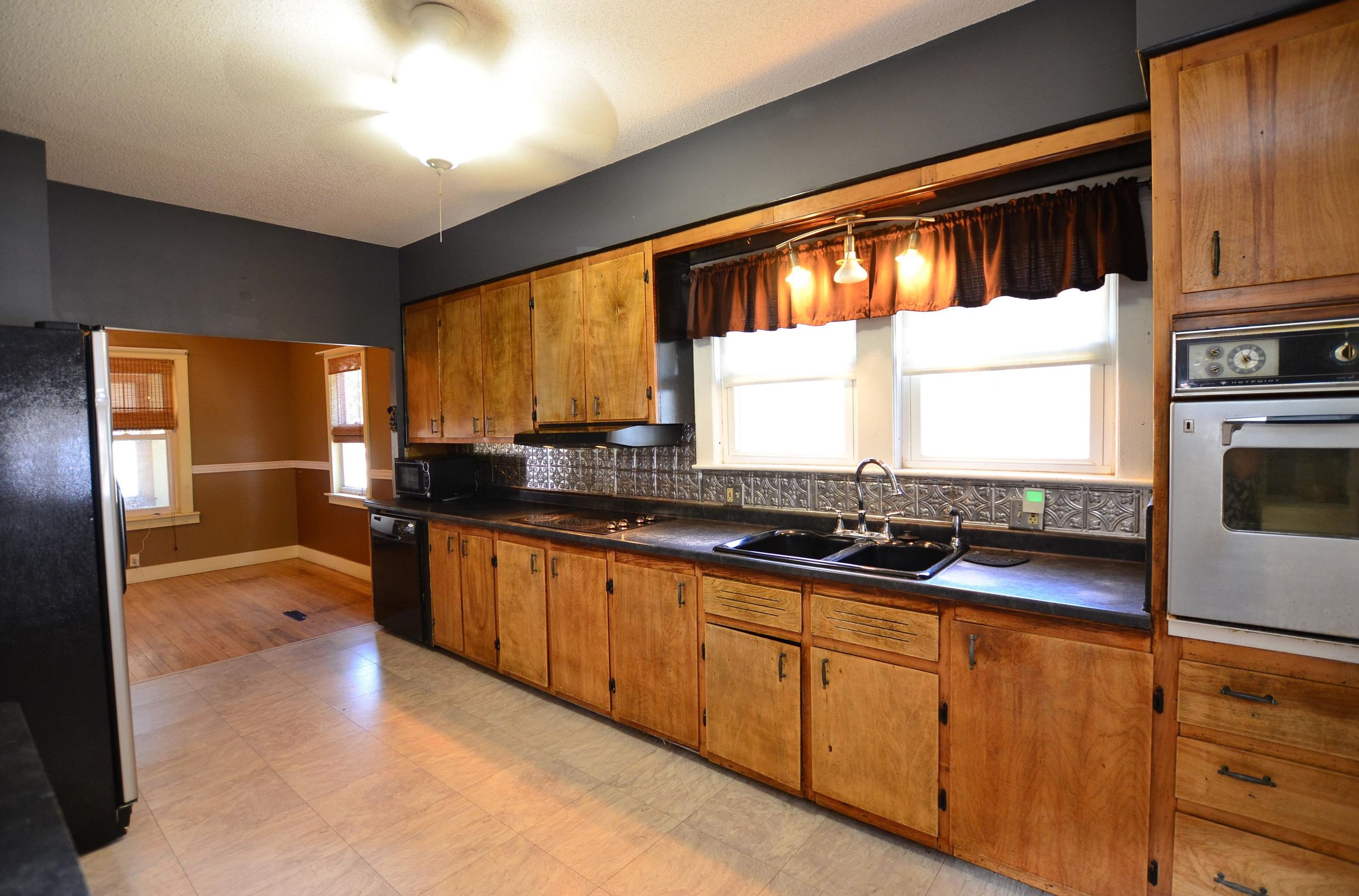 148 Amherst St, Nashua, NH 03064-1303