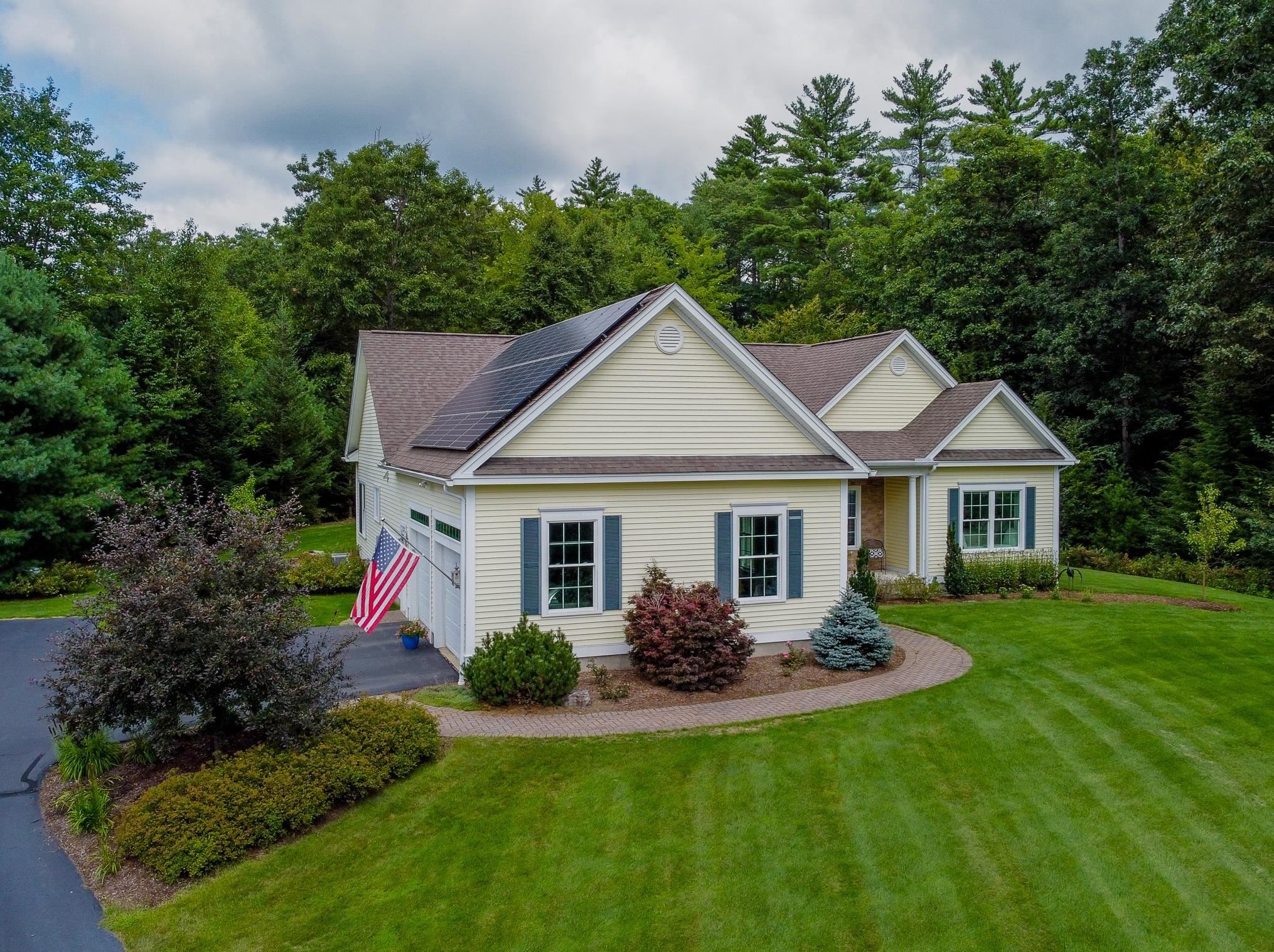 6 Swan Cir, Concord, NH 03301