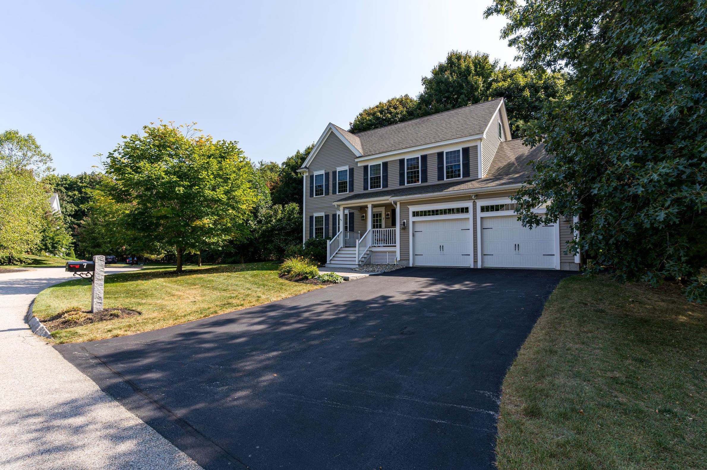 7 Sherburne Dr, Hampton, NH 03842