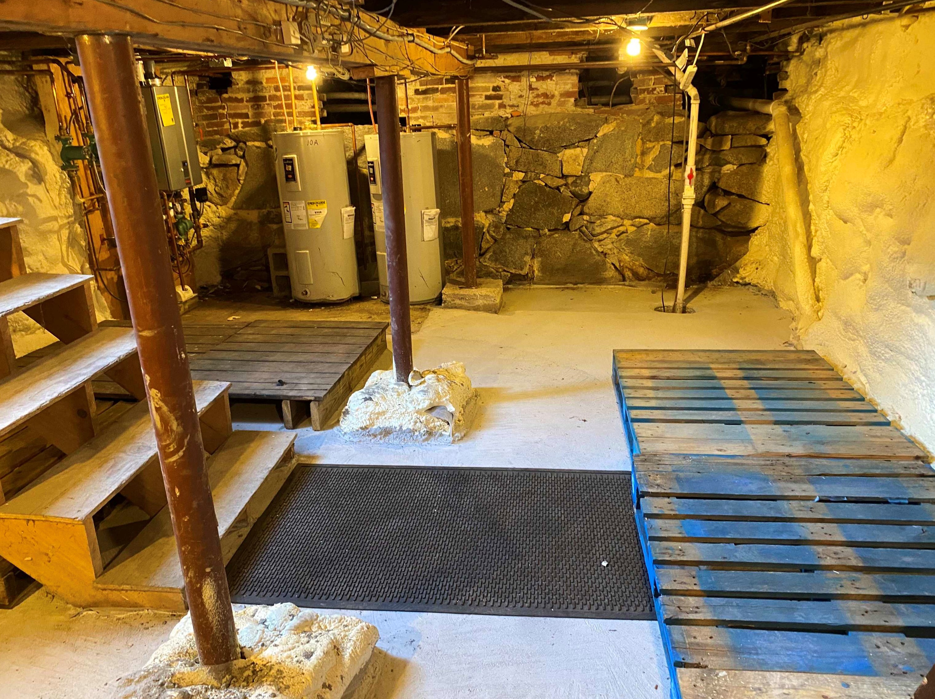 10 Ct St, Dover NH 03820-4109 exterior