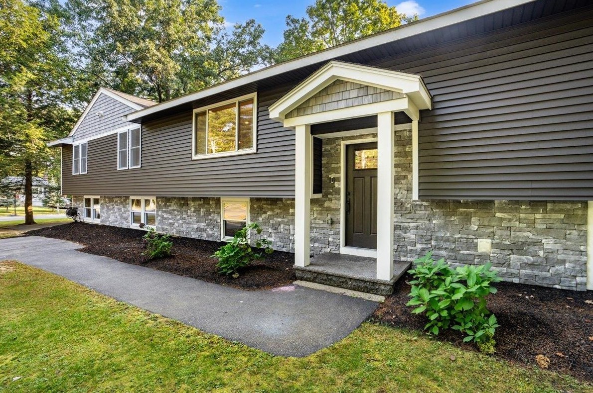 31 Burt St, Merrimack, NH 03054-3151