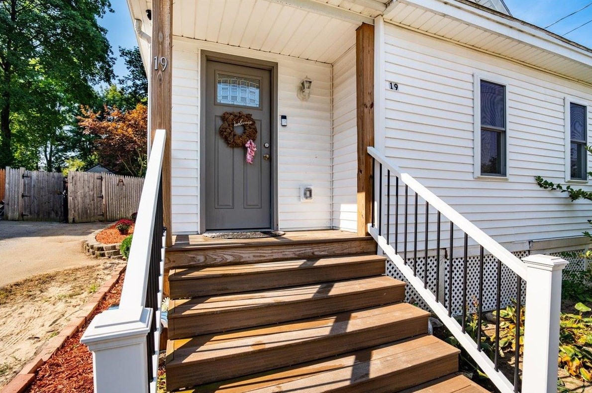 19 Rochester Hill Rd, Rochester, NH 03867