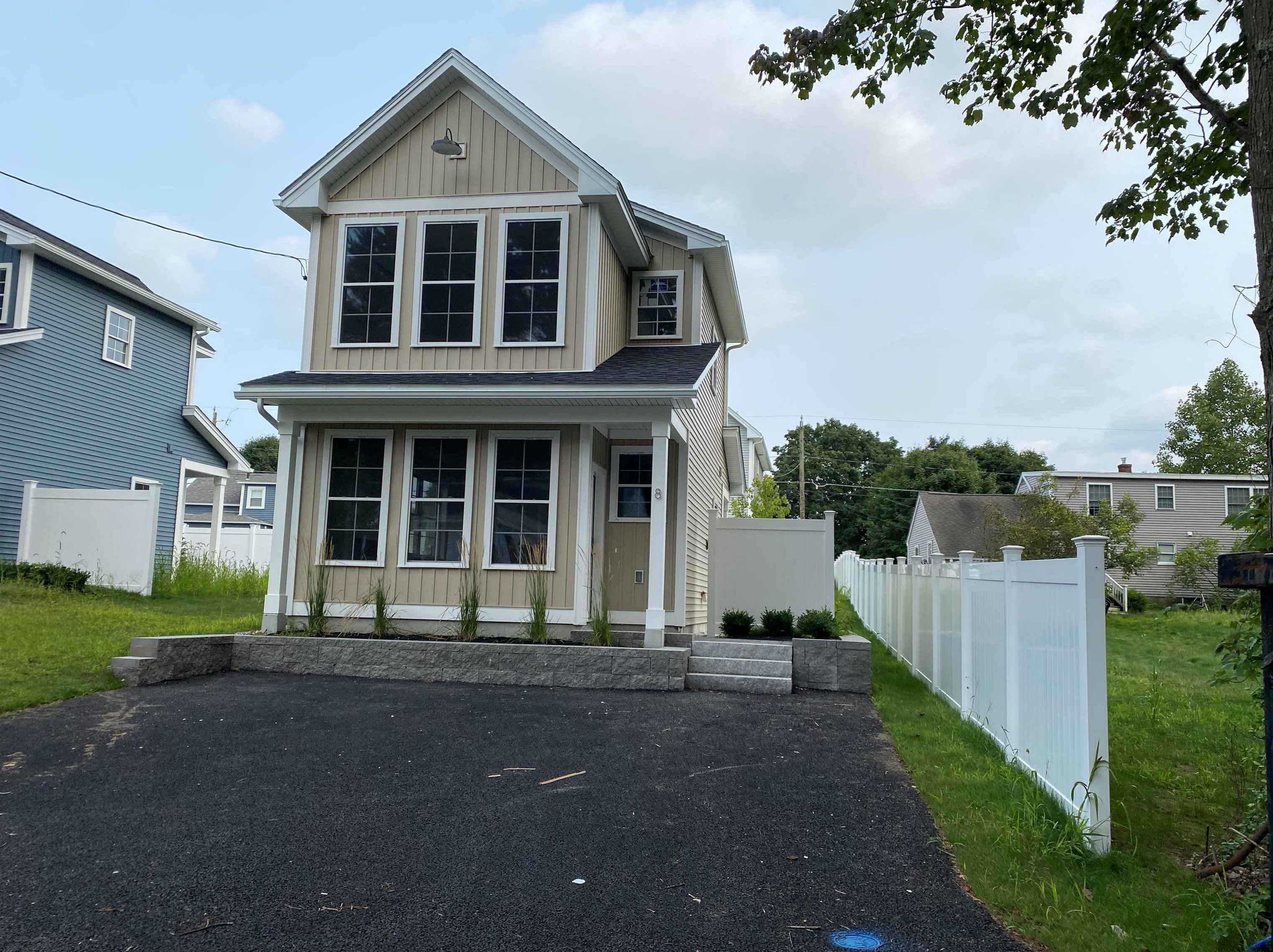8 Margaret St, Rochester, NH 03867