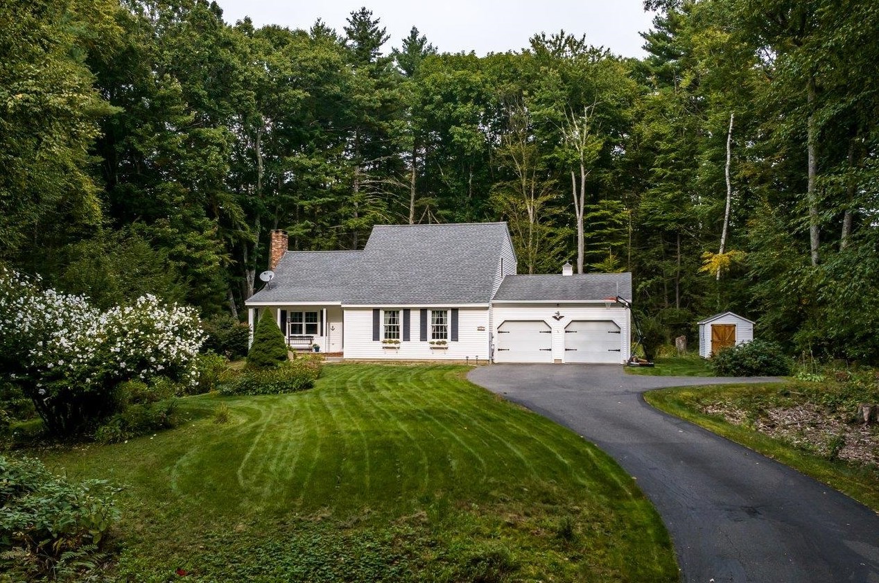 41 Wild Pasture Rd, Kensington, NH 03833