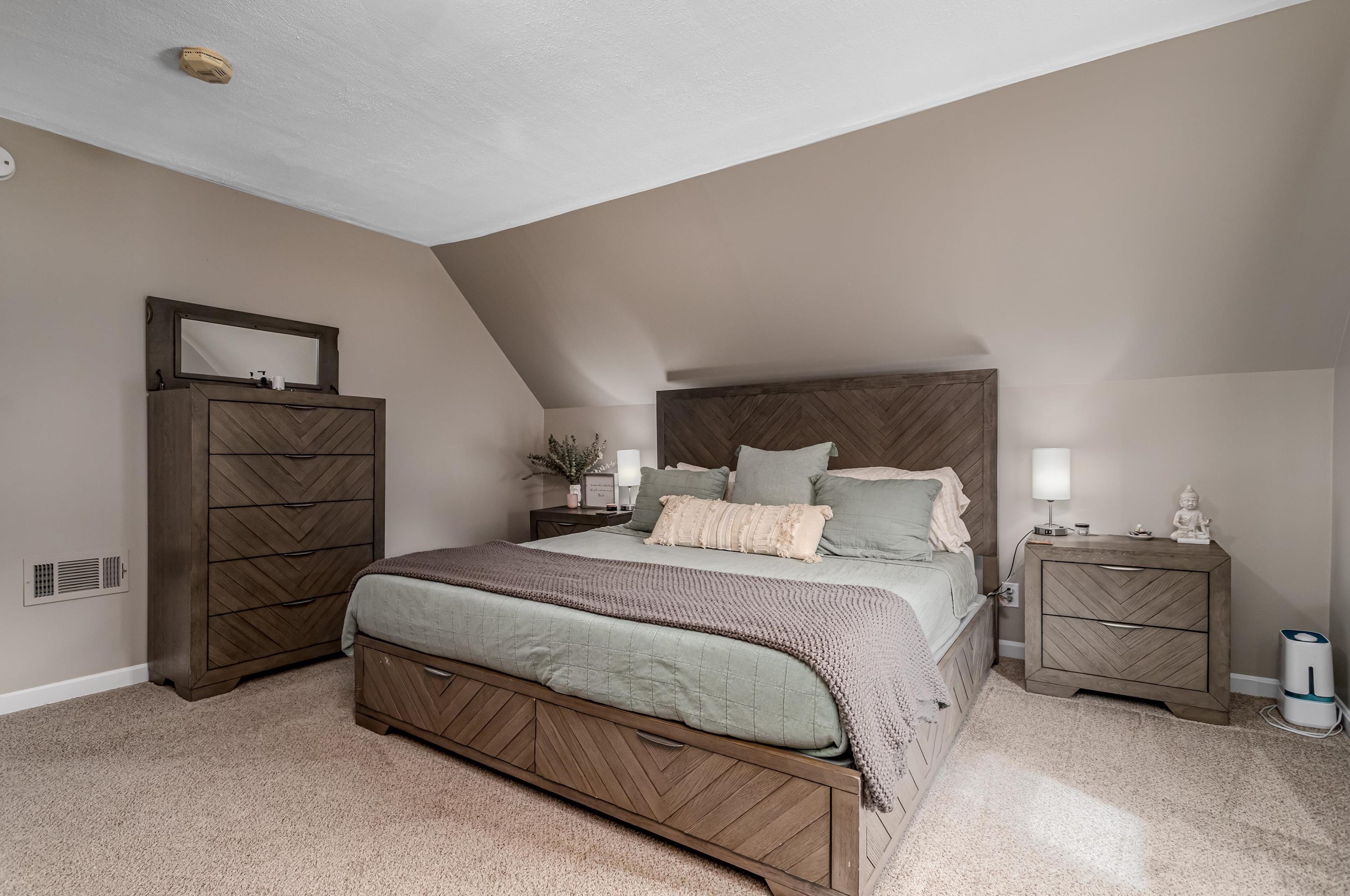 80 Sagamore St, Manchester NH  03104-3661 exterior