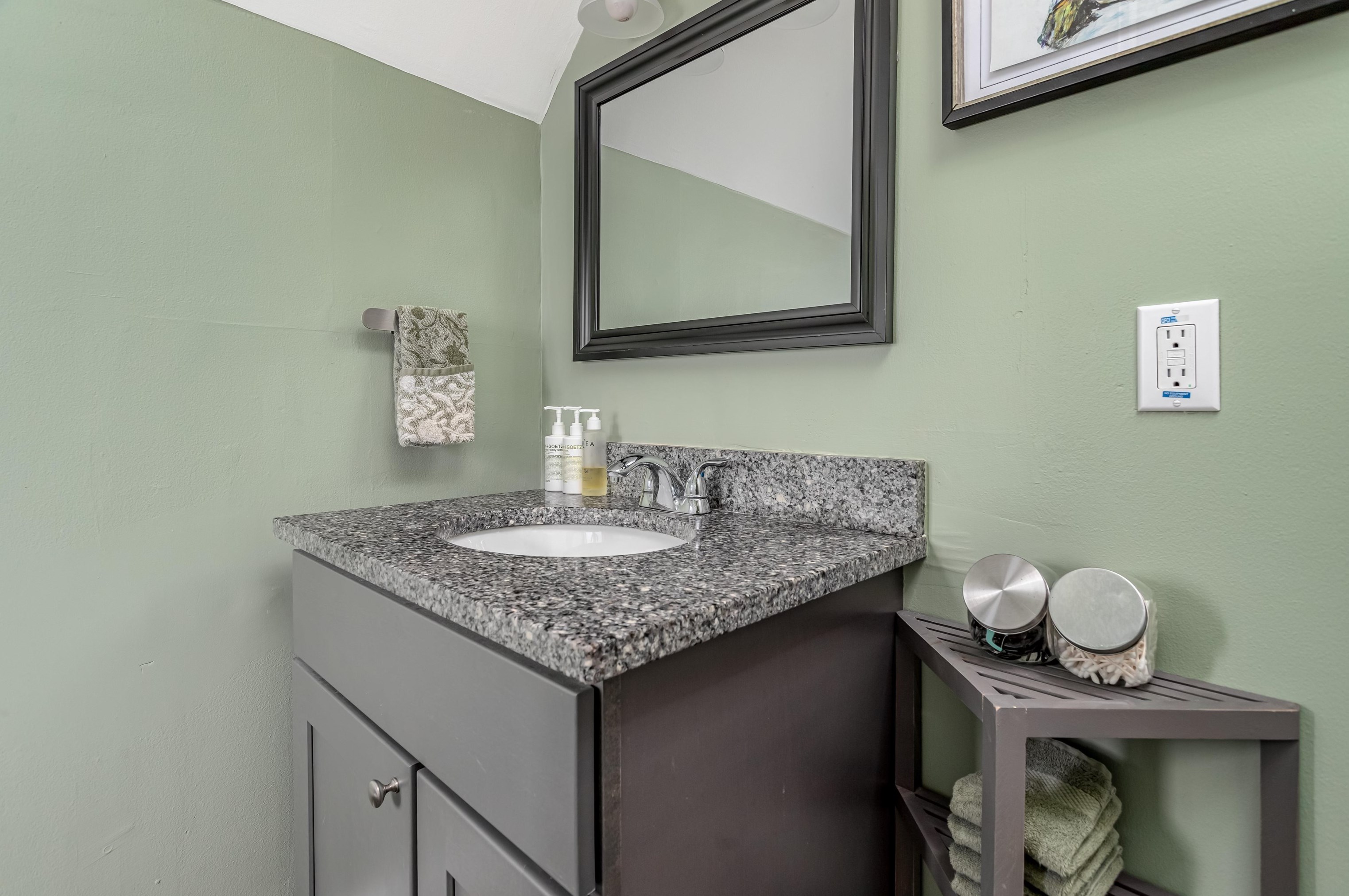 80 Sagamore St, Manchester NH  03104-3661 exterior