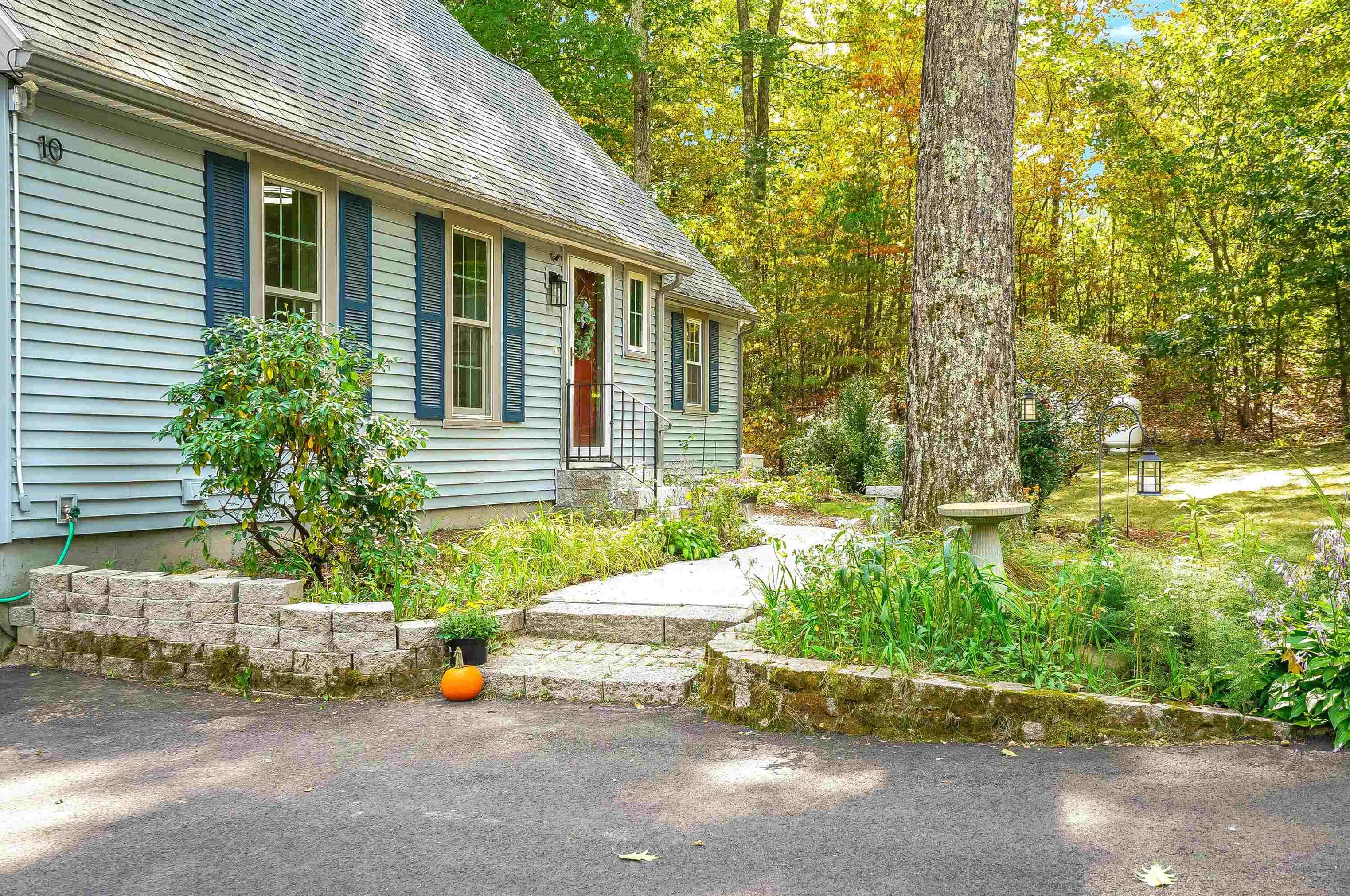 10 Brays Ln, Amherst, NH 03031