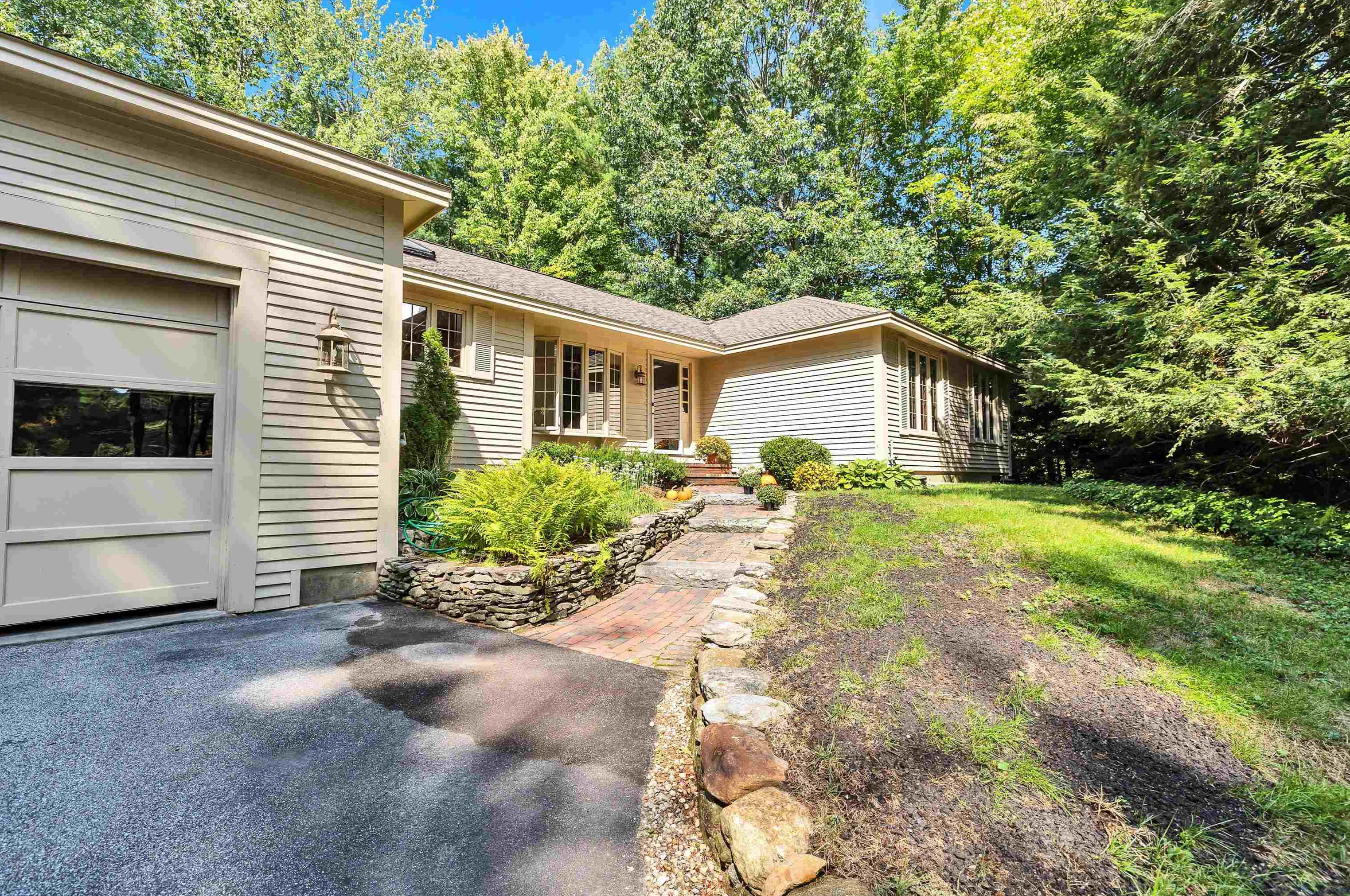 5 Bedford Center Rd, Amherst, NH 03031