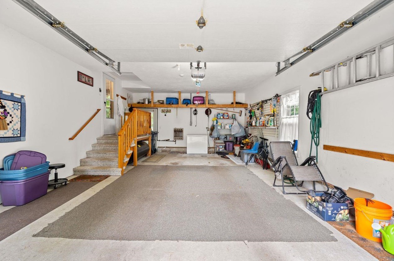 5 Stonegate Ln, Hampstead, NH 03841