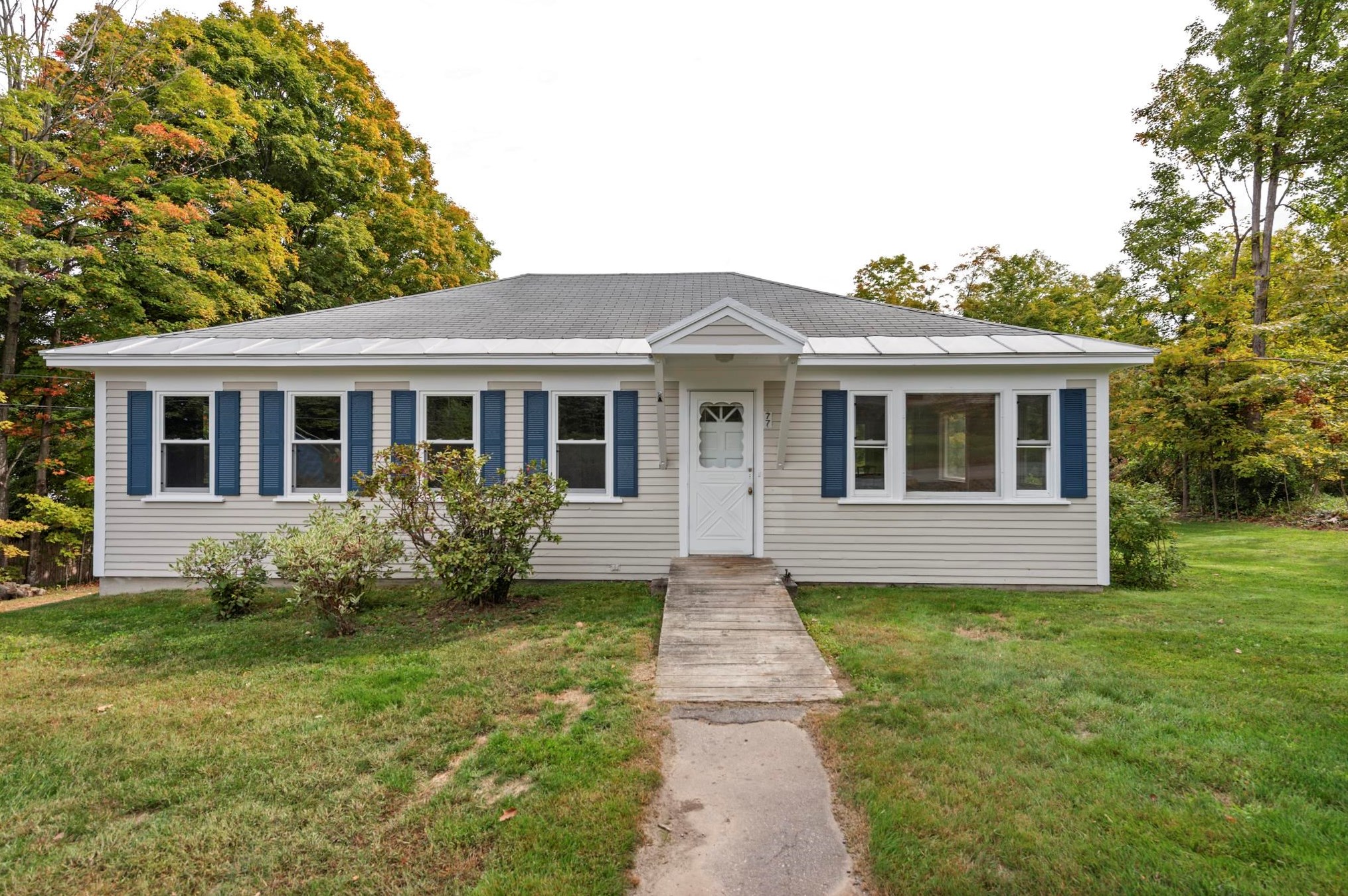 77 High St, Bridgewater, NH 03222