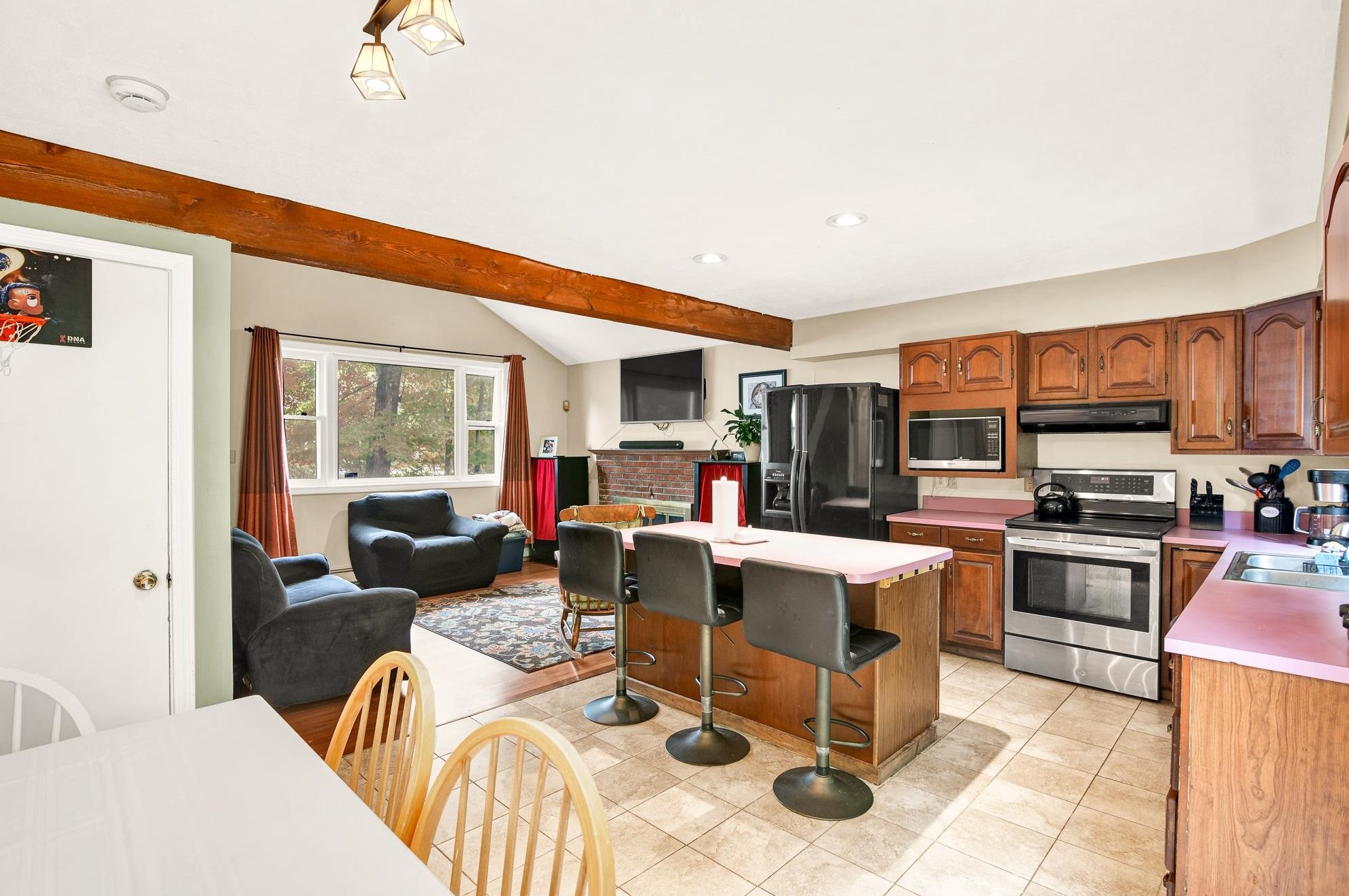15 Sidney St, Rochester, NH 03867