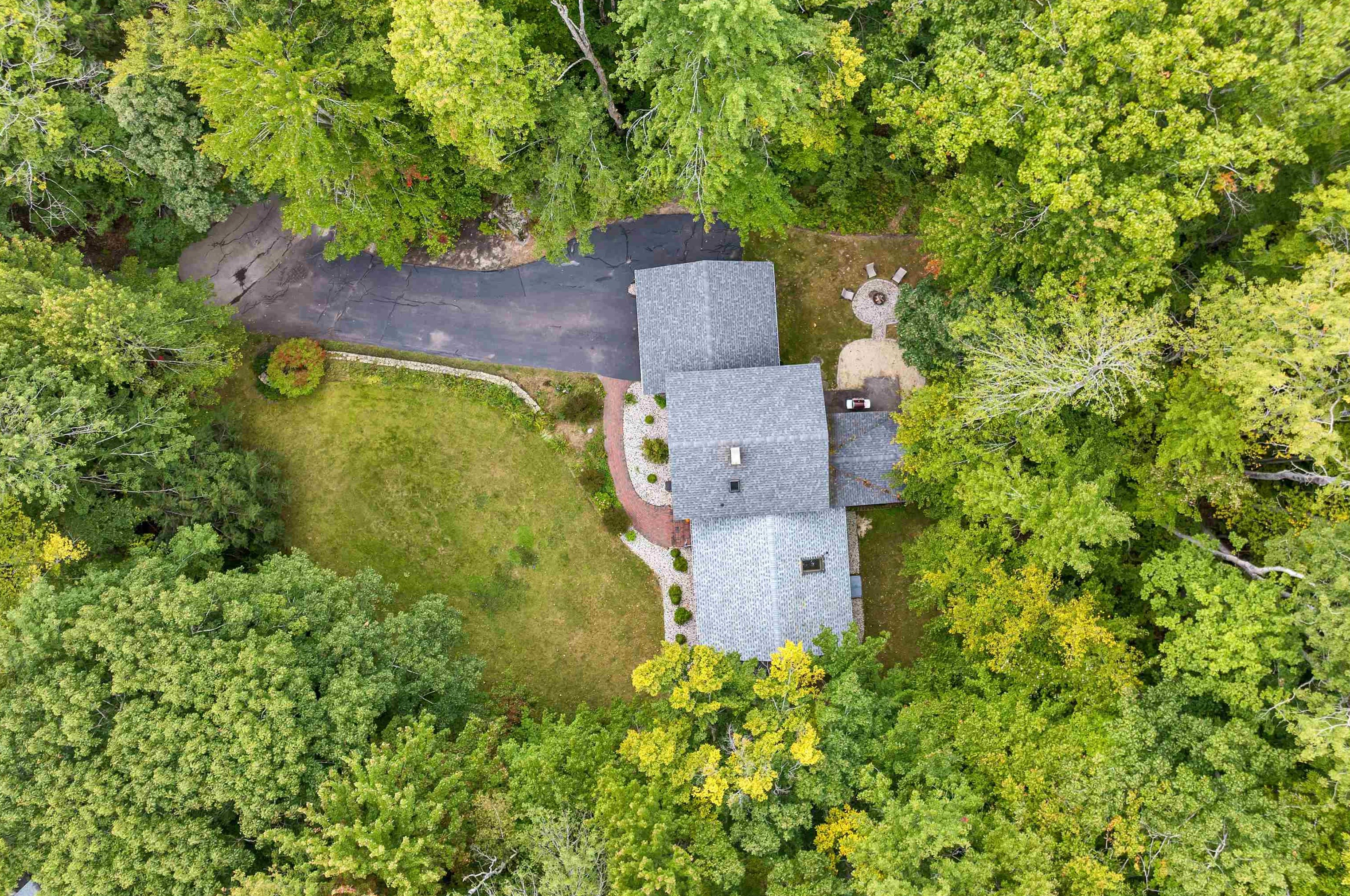 7 Loon St, Wolfeboro, NH 03894