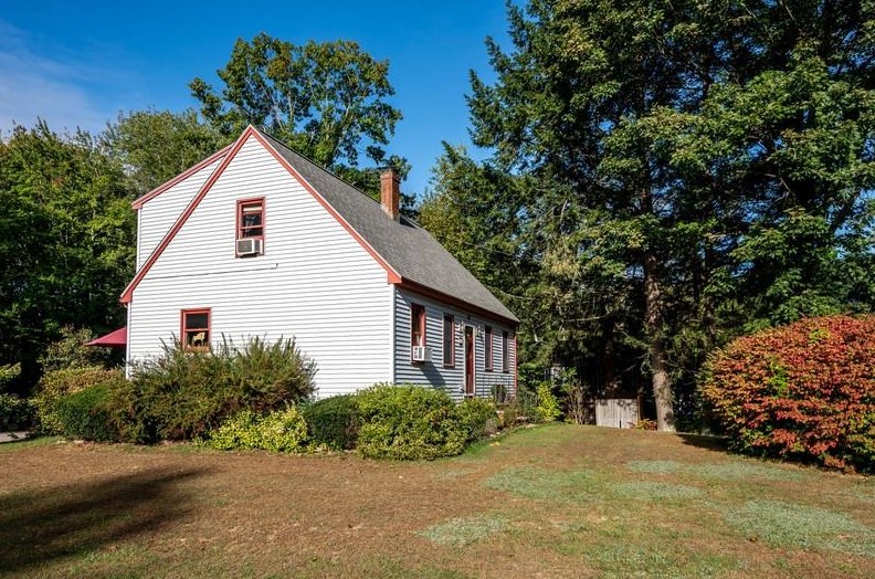 26 Rochester Ave, Rochester, NH 03867