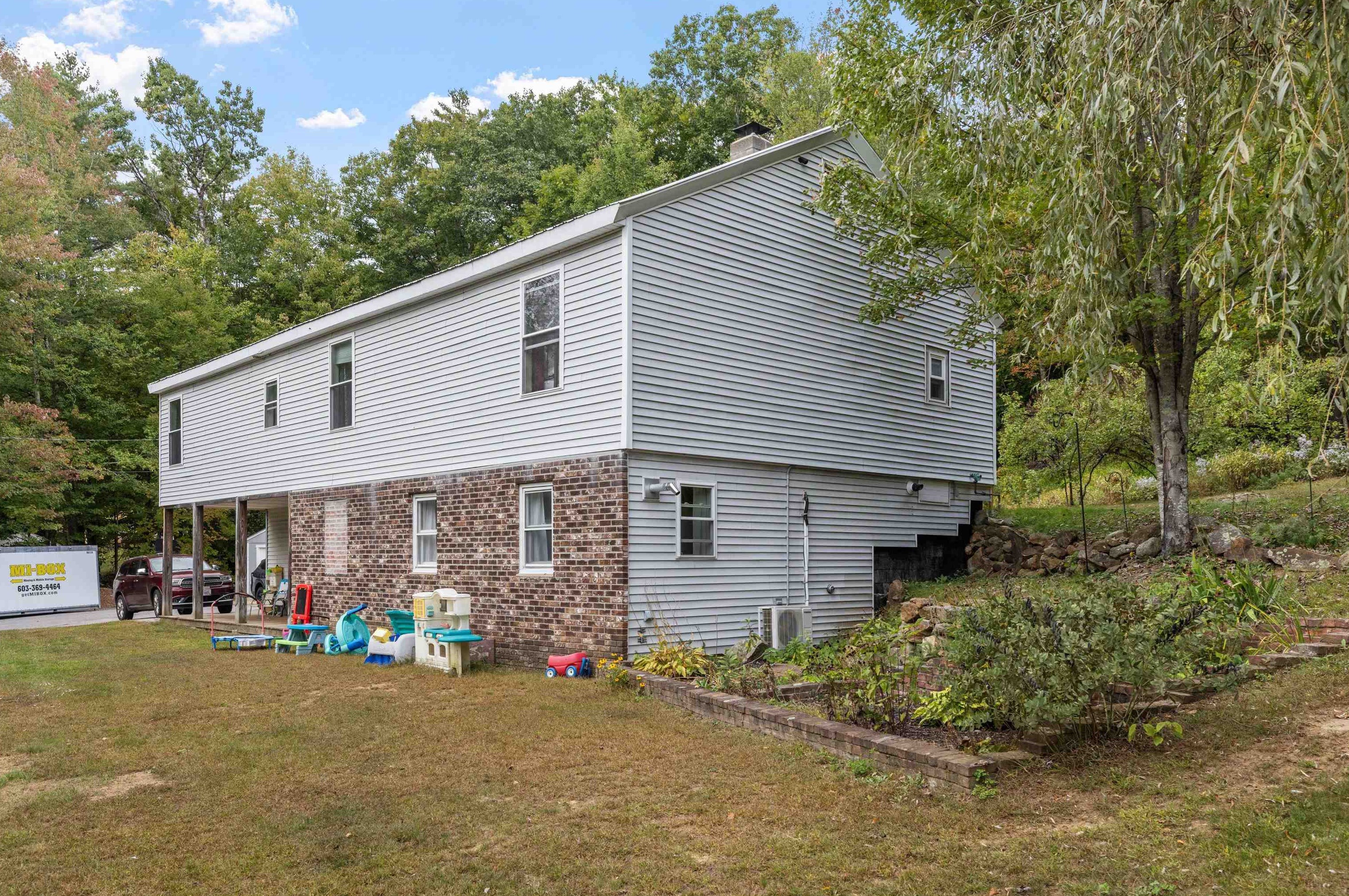 101 Old Town Rd, Hill, NH 03243