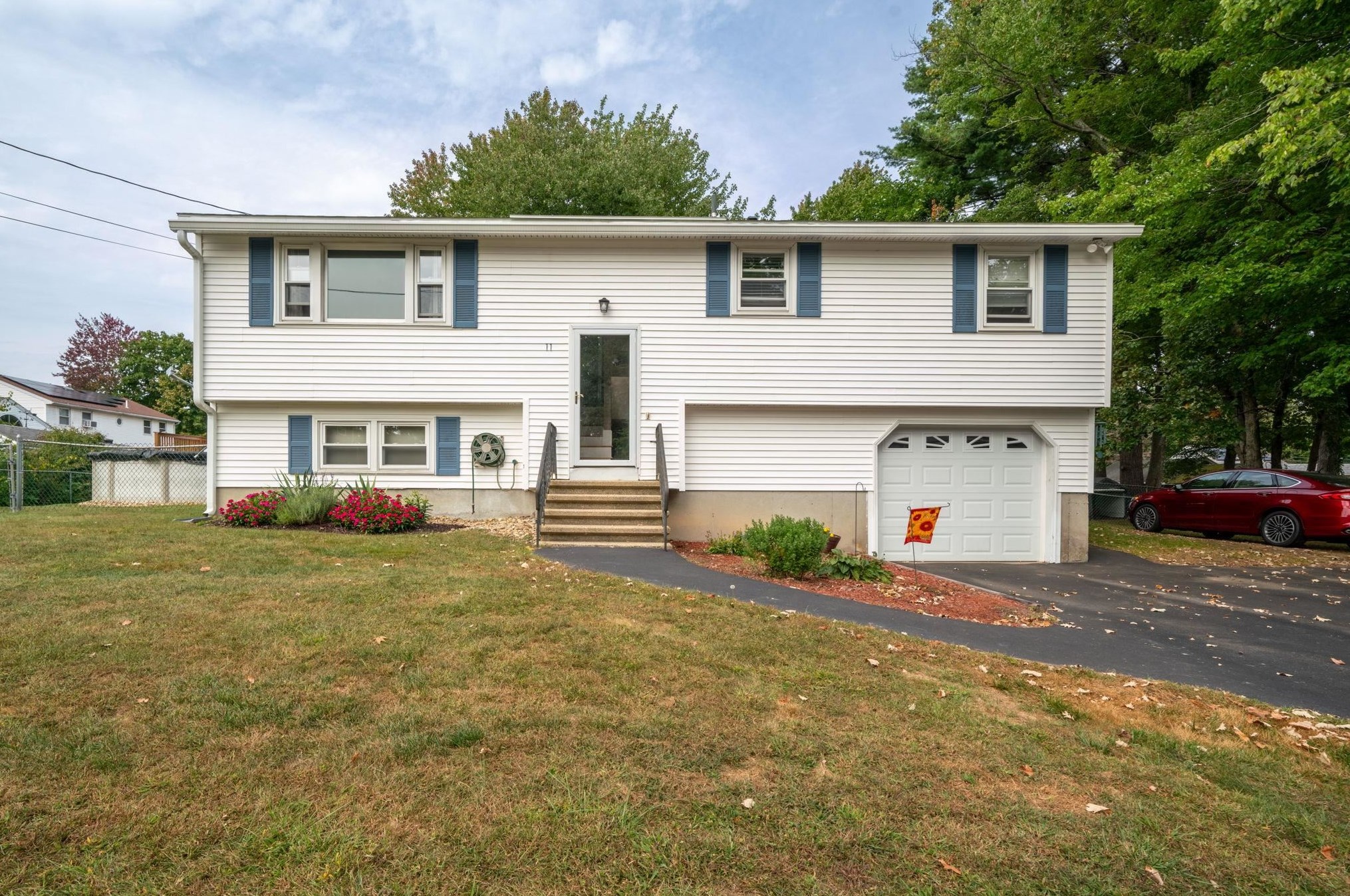 11 Dyer Ave, Salem, NH 03079-2573