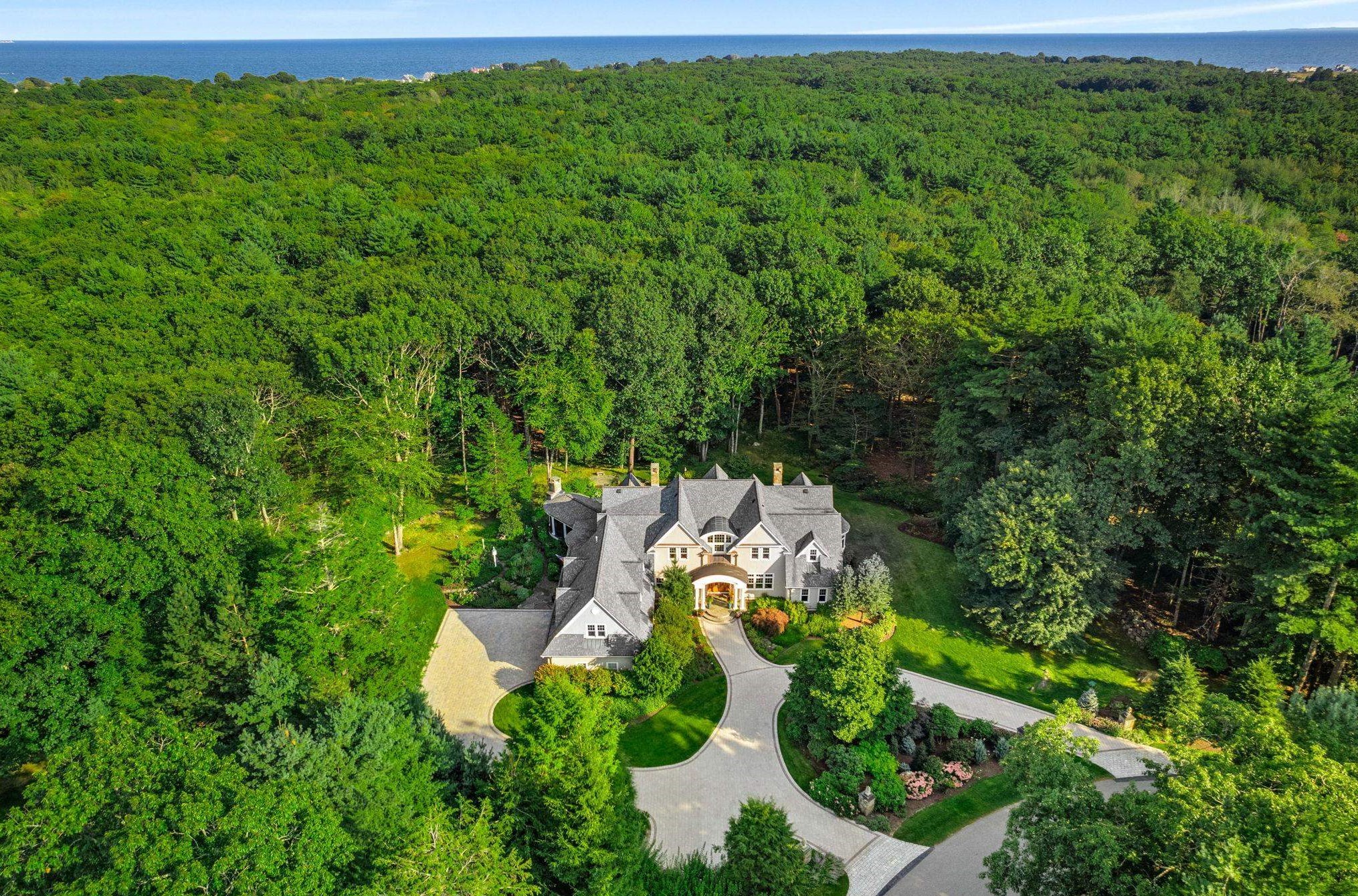 17 Cotton Farm Ln, North Hampton, NH 03862 exterior