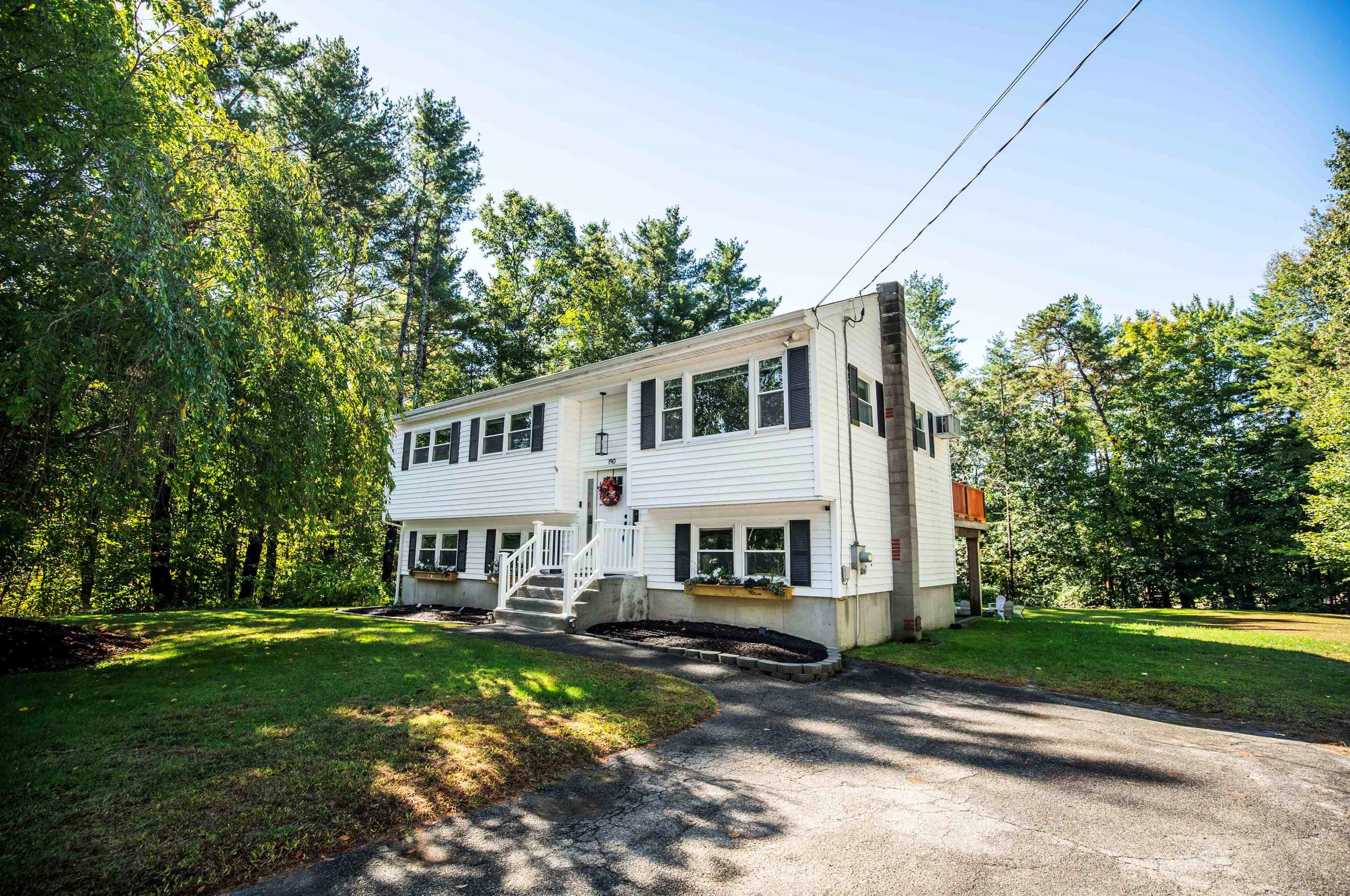 190 Main St, Sandown, NH 03873 exterior