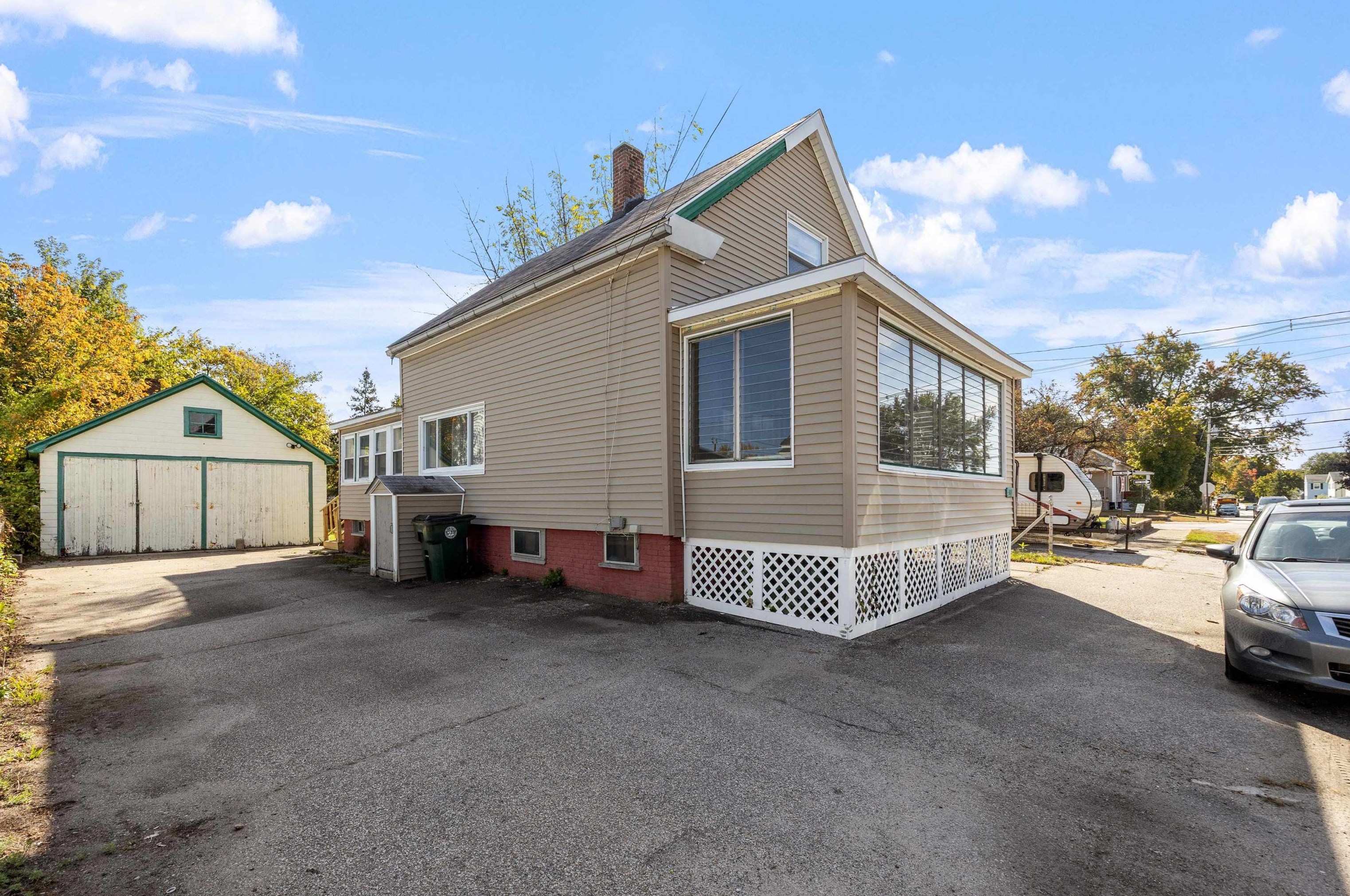 383 Porter St, Manchester, NH 03103-3027