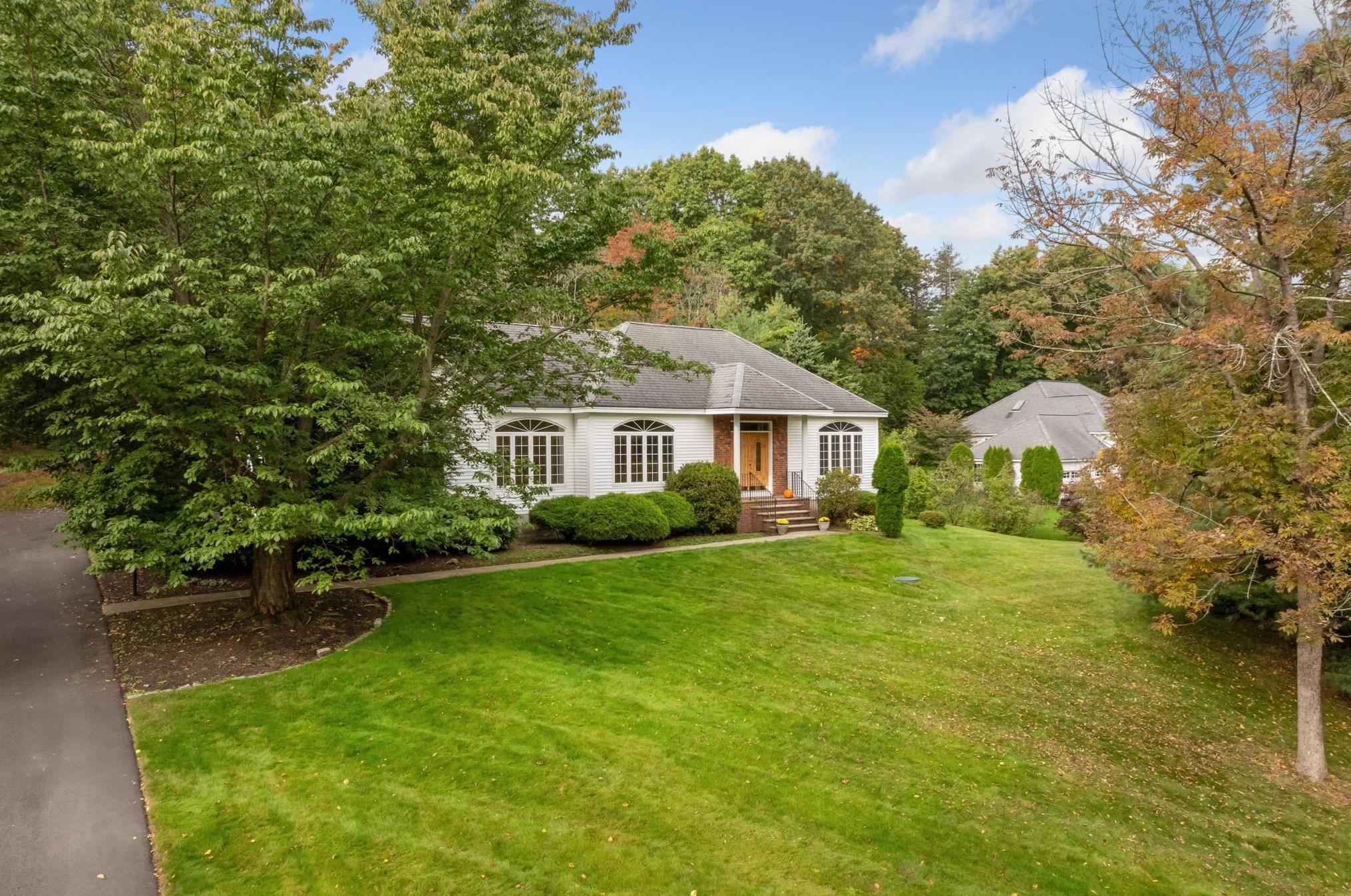53 Searles Rd, Windham, NH 03087-1203