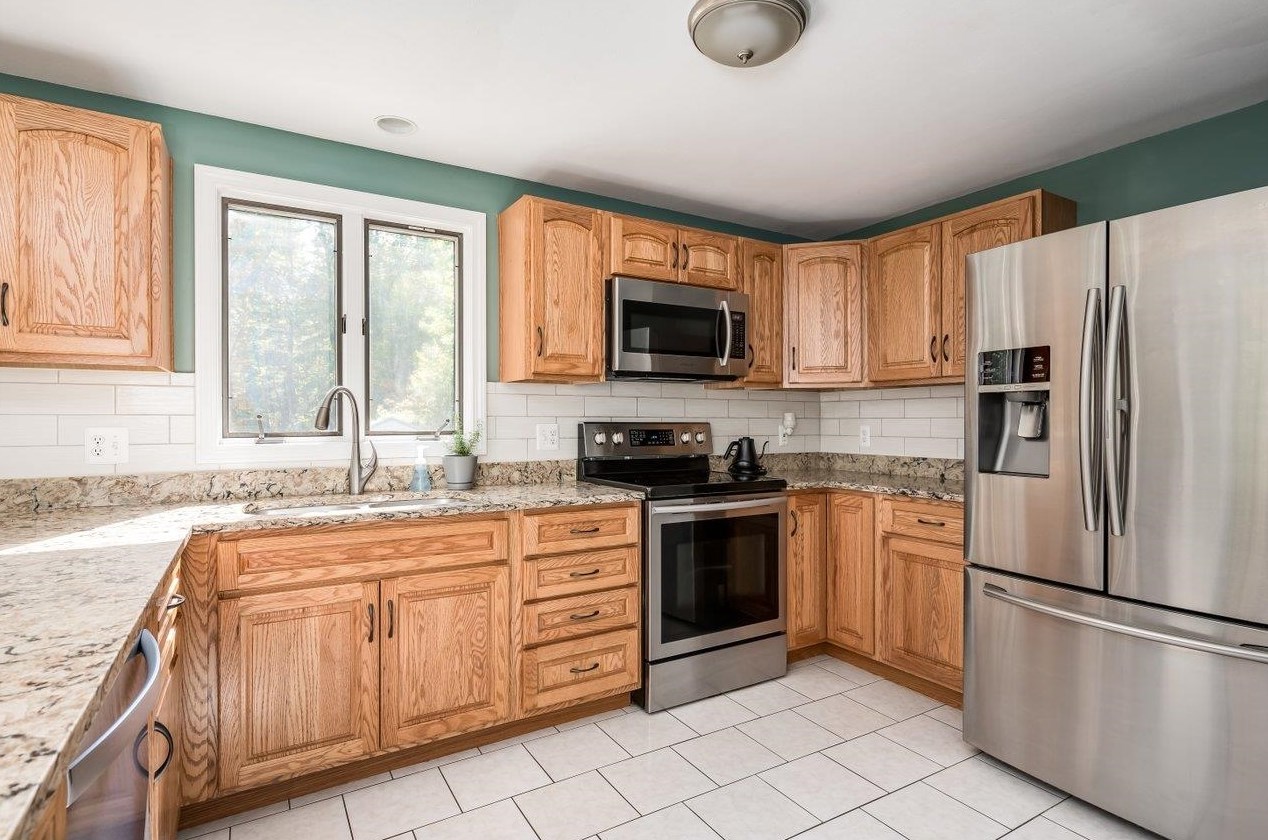 186 Blackwater Rd, Somersworth, NH 03878-1208