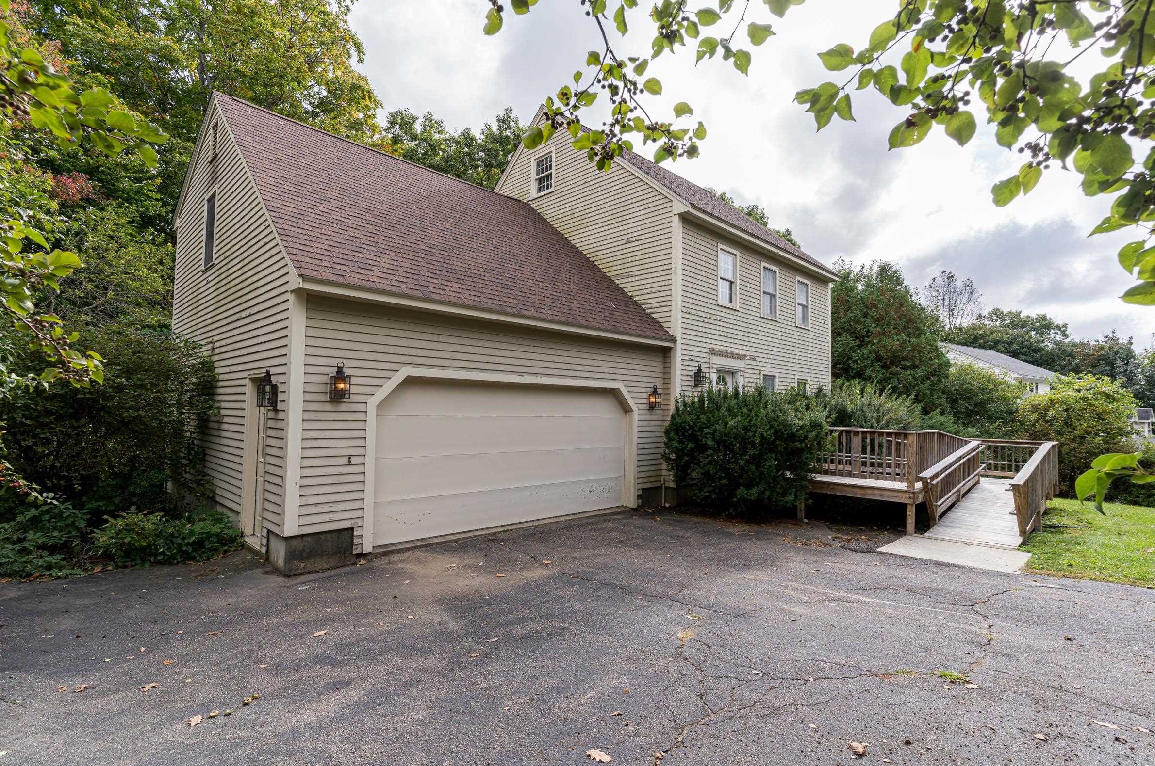 26 Governor Sawyer Ln, Dover, NH 03820-4266