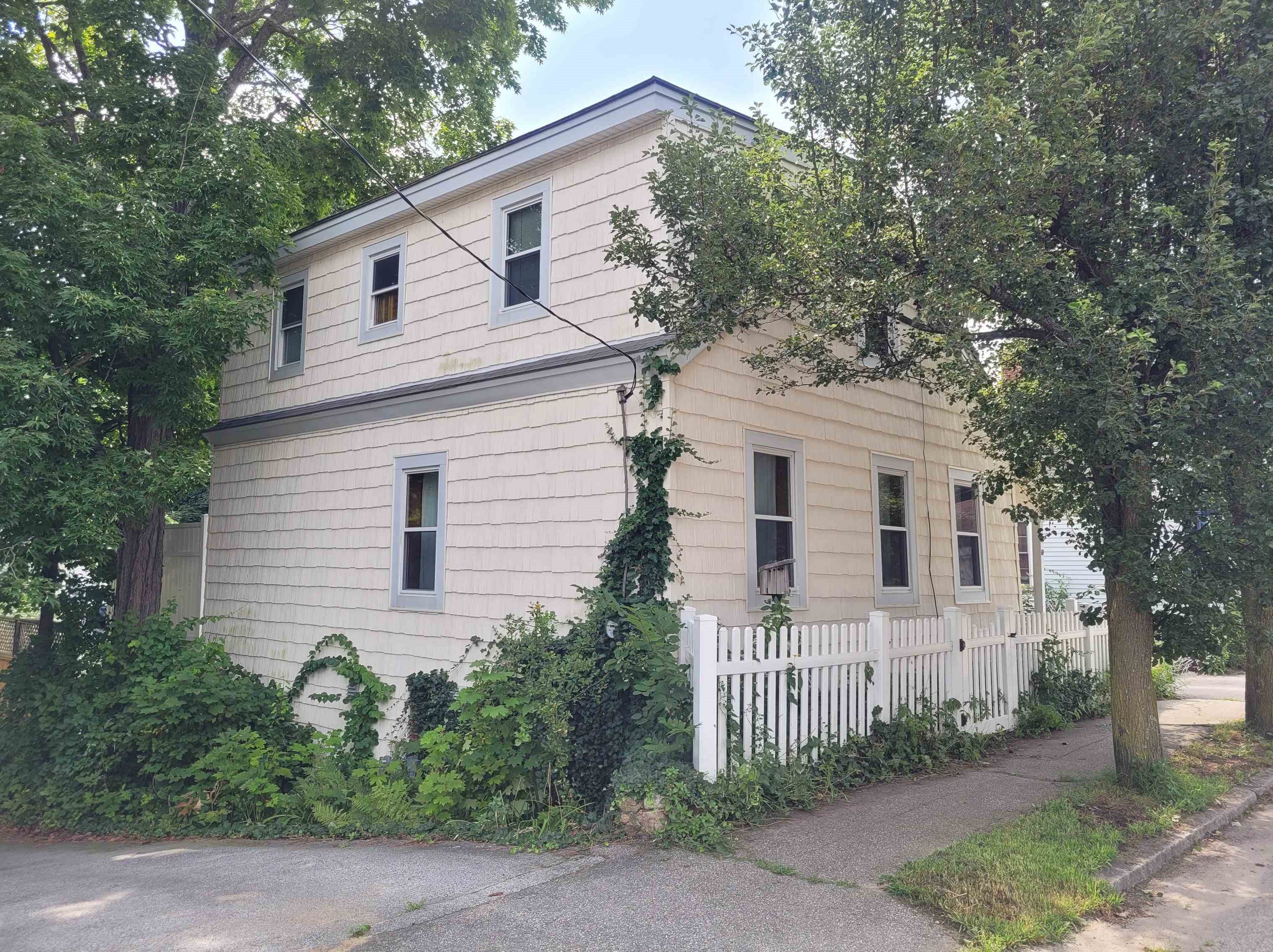 69 S Spring St, Concord, NH 03301