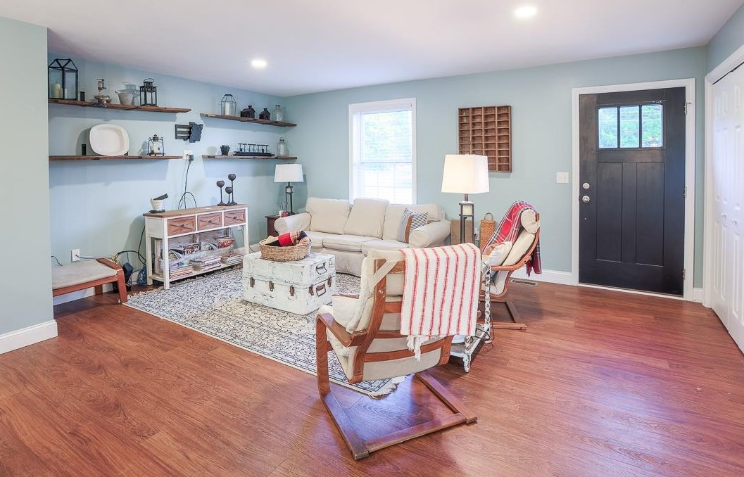 4 Locker Rd, Goffstown, NH 03045
