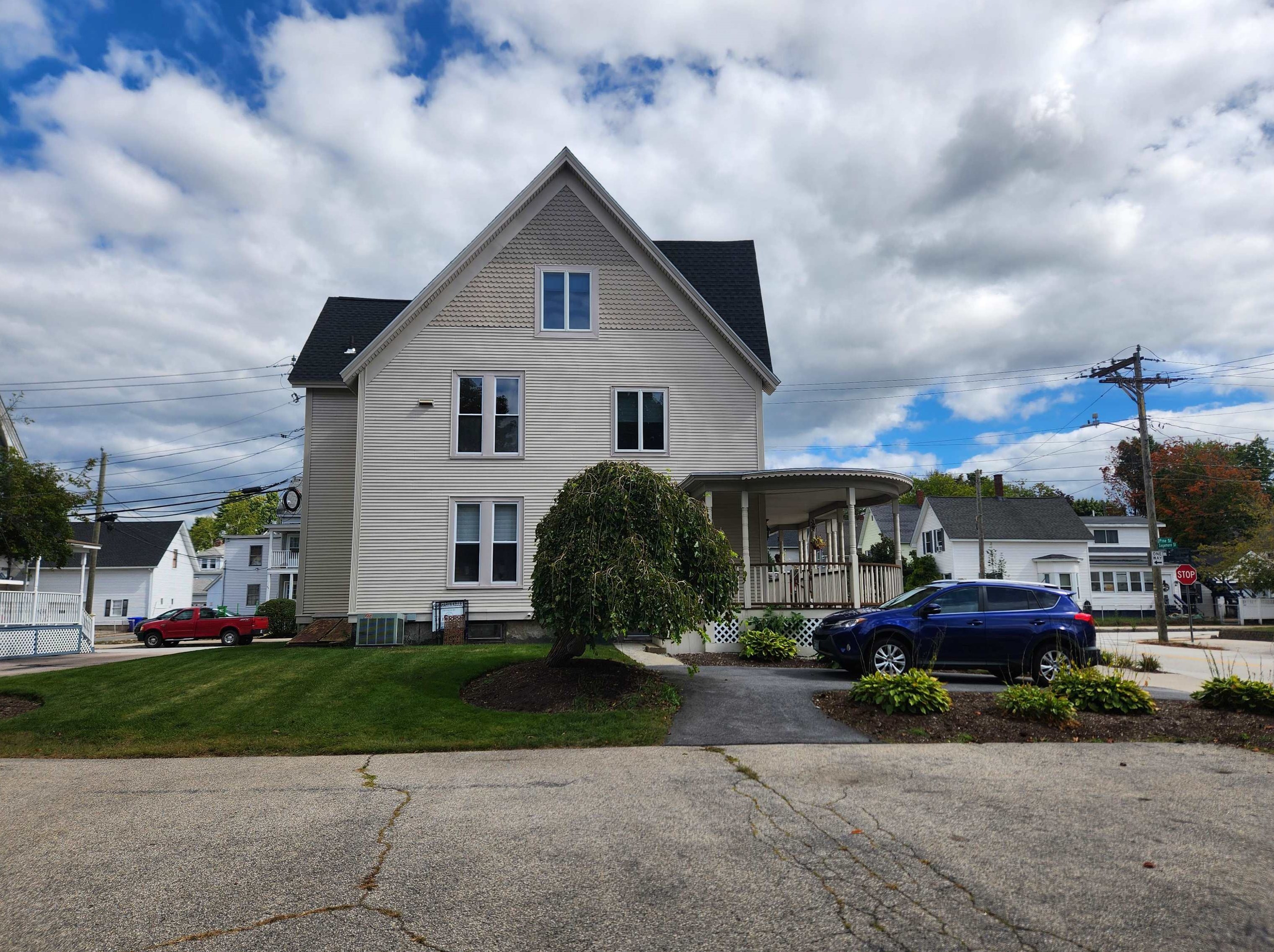68 Sagamore St, Manchester, NH 03104-3565