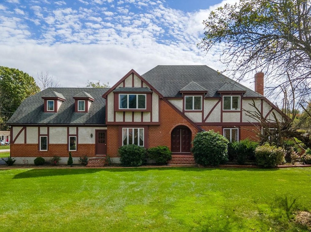 8 Apple Way, Stratham, NH 03885