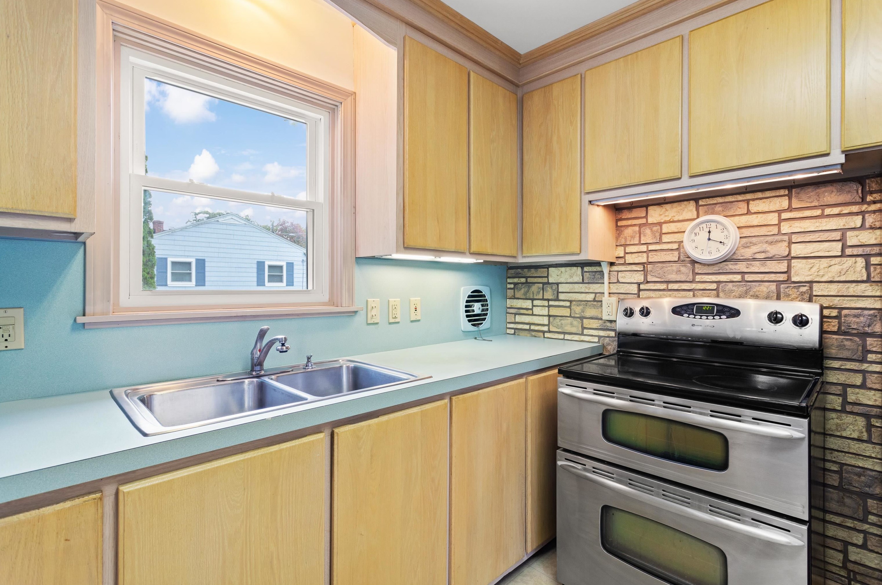 176 Porter St, Manchester NH 03103-2839 exterior