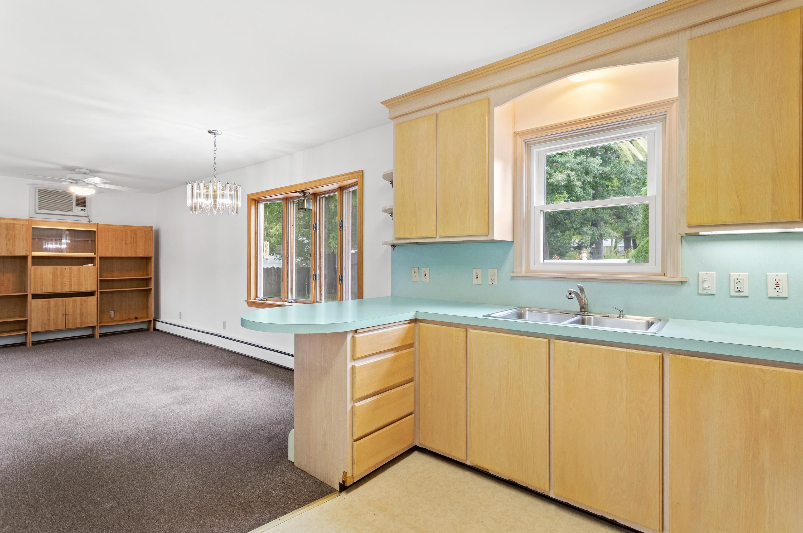 176 Porter St, Manchester NH 03103-2839 exterior