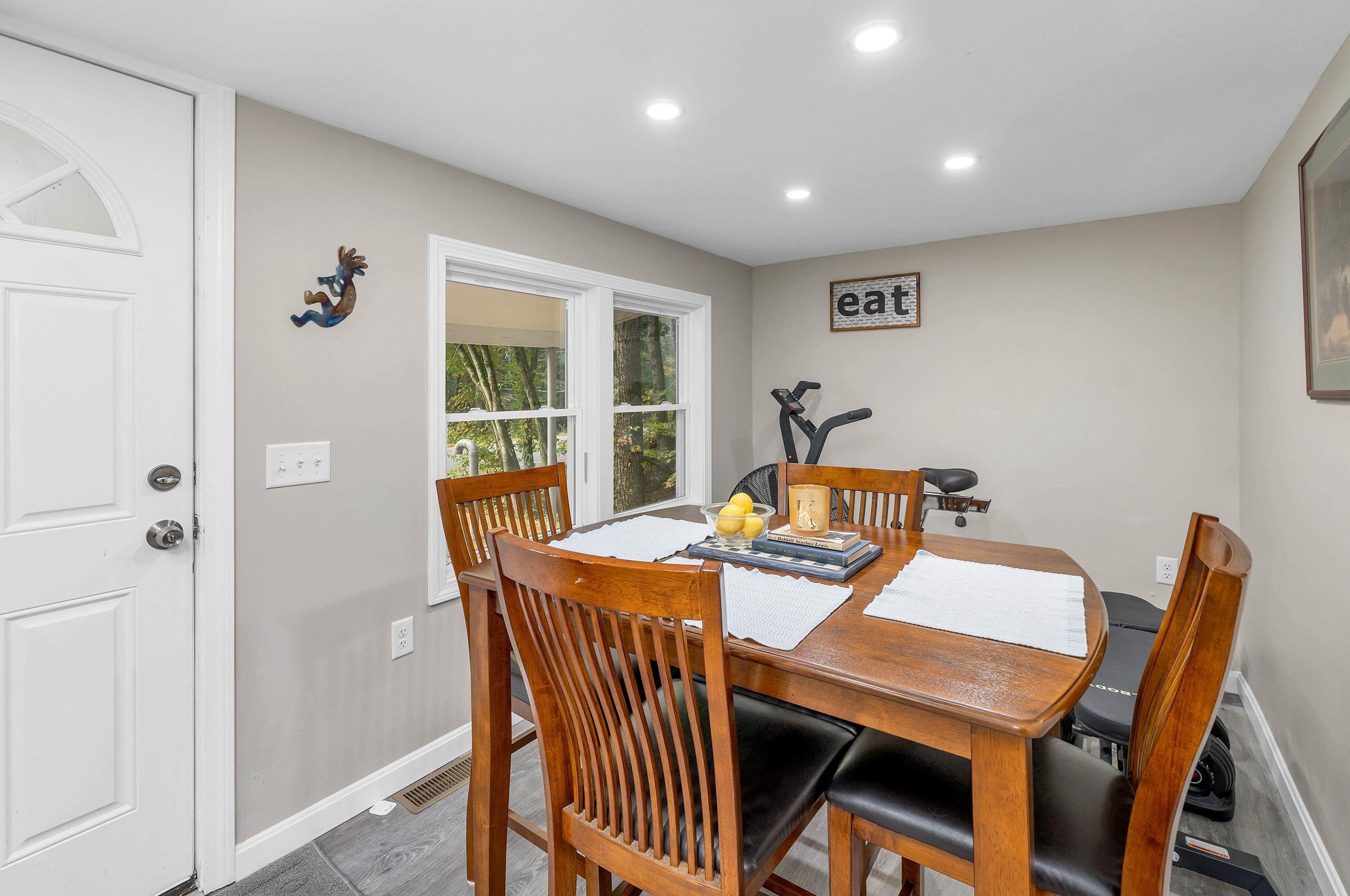 172 Old Concord Tpke, Barrington NH 03825-5153 exterior