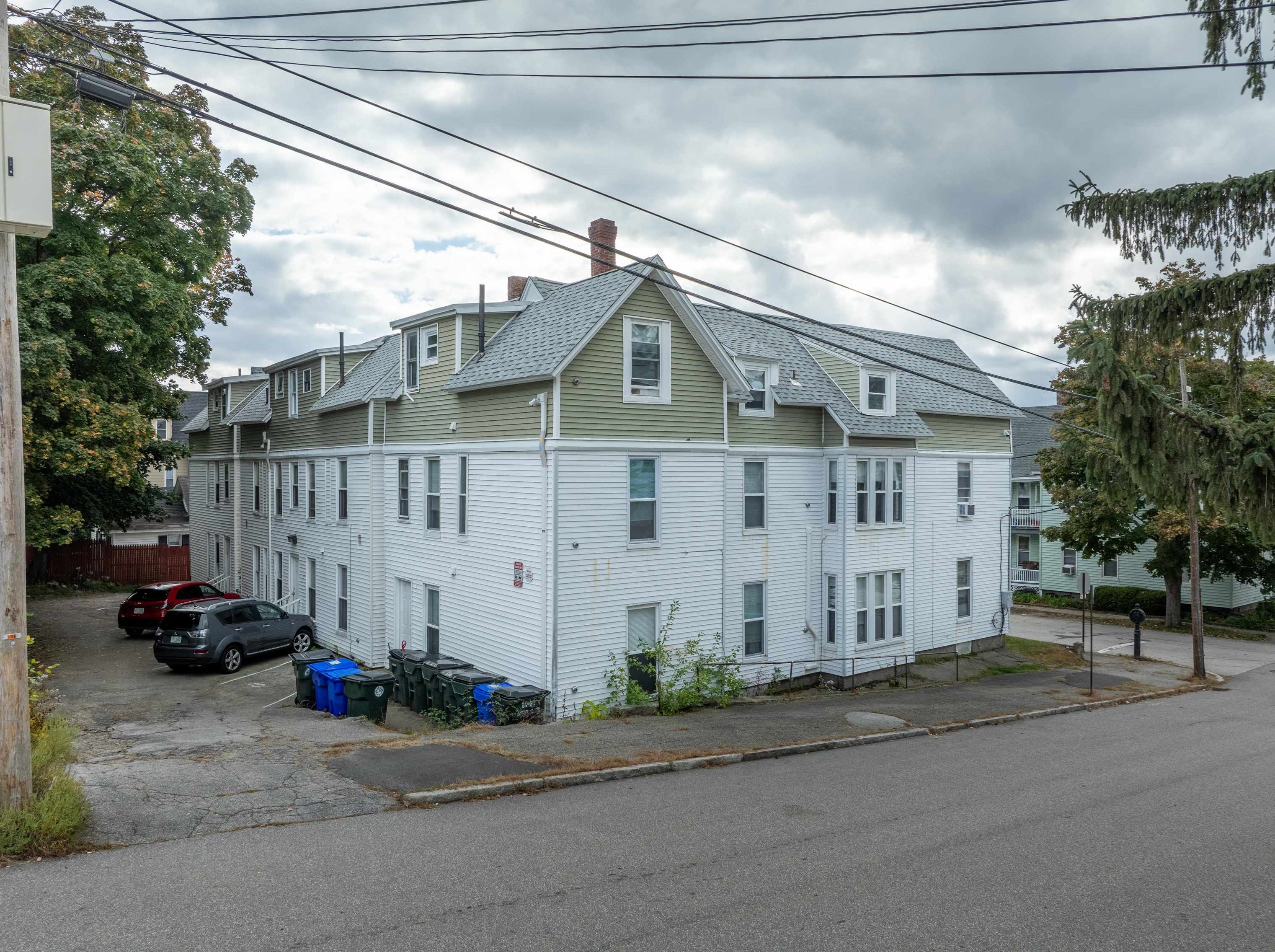81 Ashland St, Manchester, NH 03104-5115