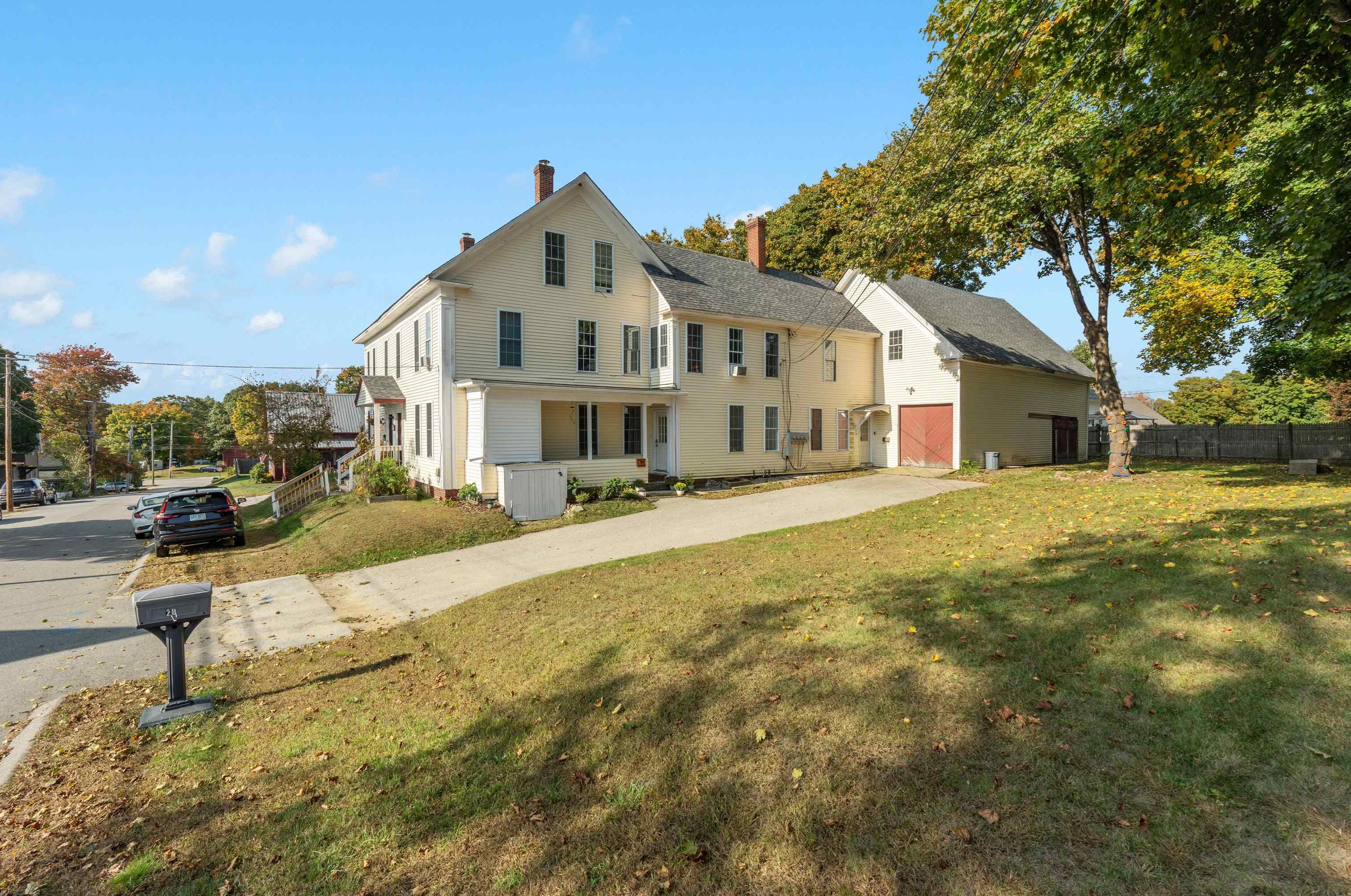 18 Manchester St, Pittsfield, NH 03263