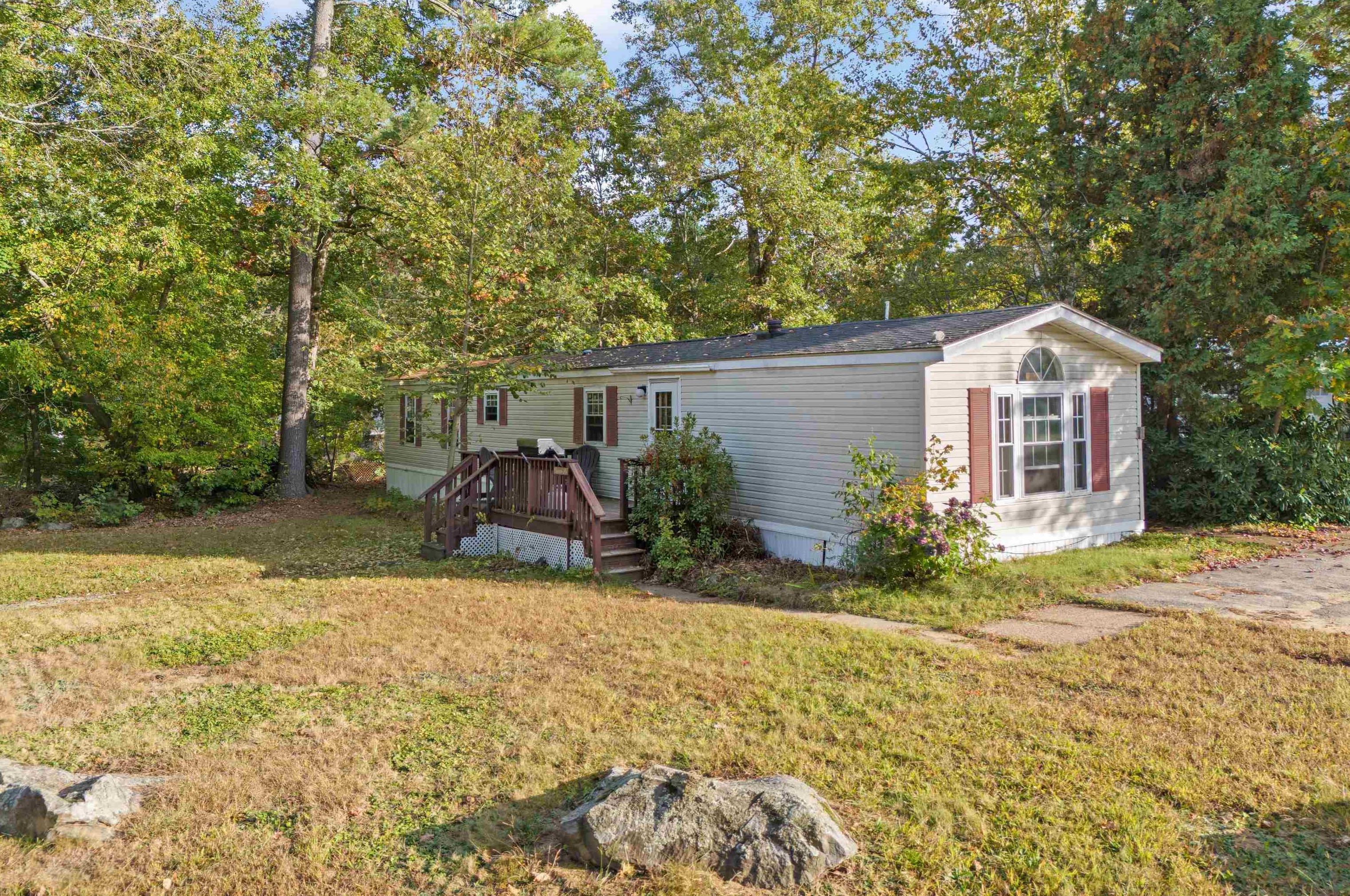 1 Juniper Ln, Lee, NH 03861