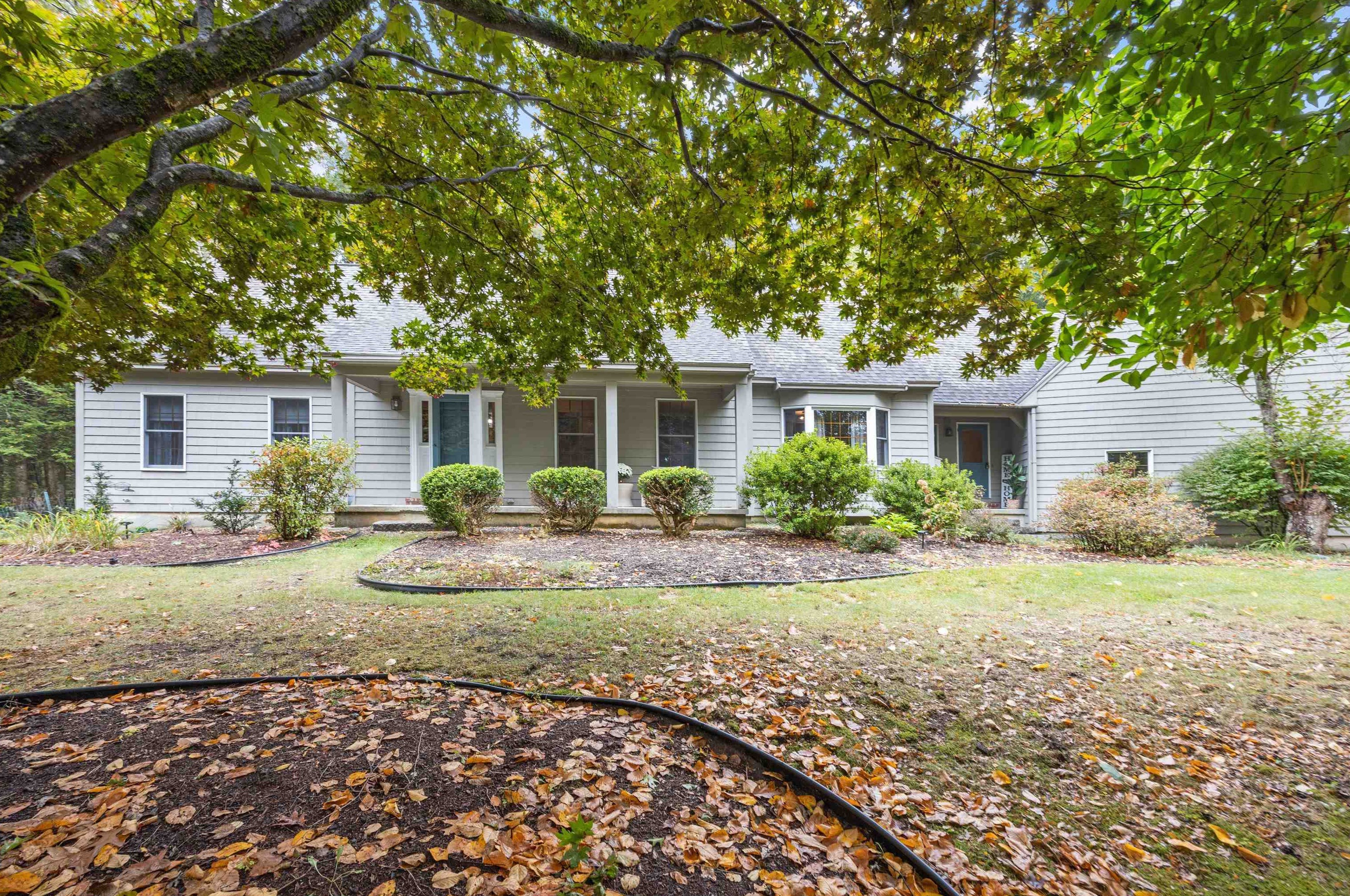 16 Nathaniel Dr, Amherst, NH 03031
