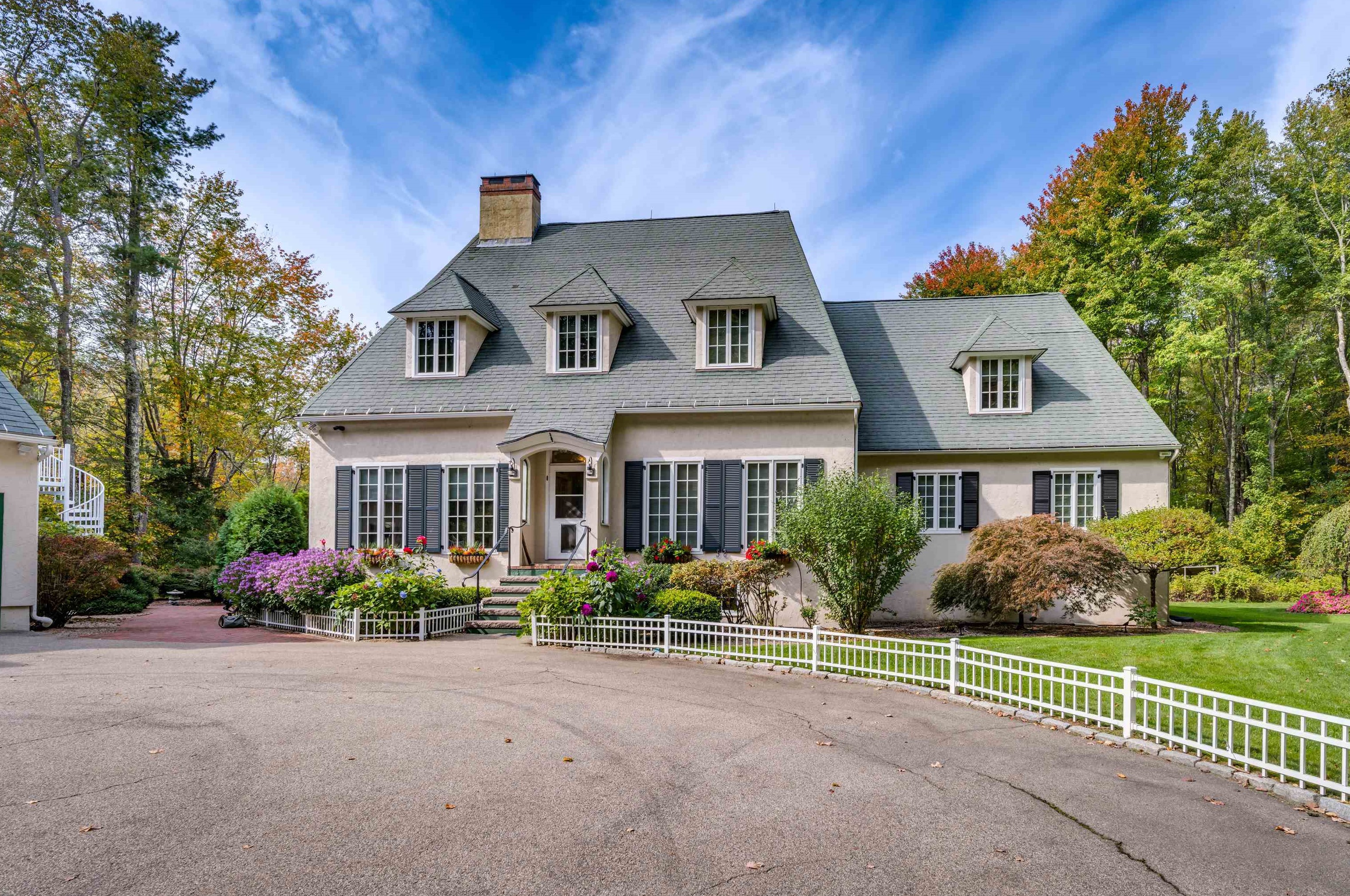 30 Doe Run Ln, Stratham, NH 03885