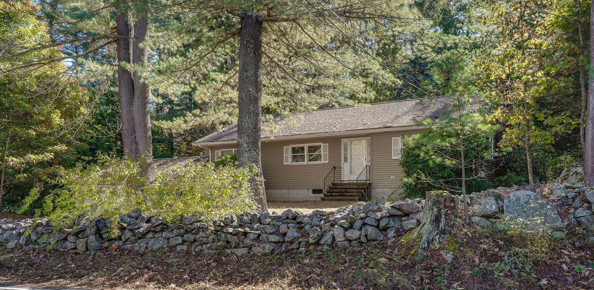 115 Bluff St, Salem, NH 03079-1523