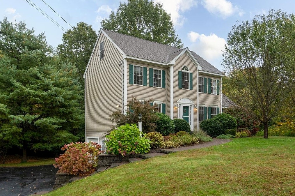 13 Hilton Dr, Newmarket, NH 03857