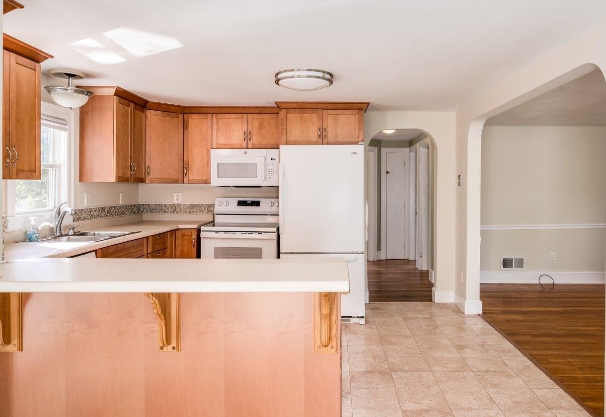 146 Back Riv Rd, Dover NH exterior