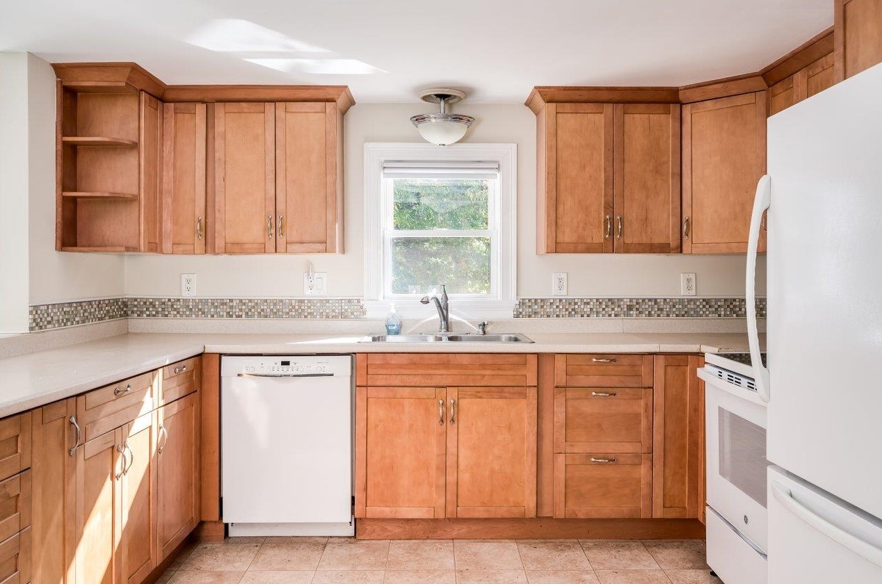 146 Back River Rd, Dover NH  03820-4415 exterior