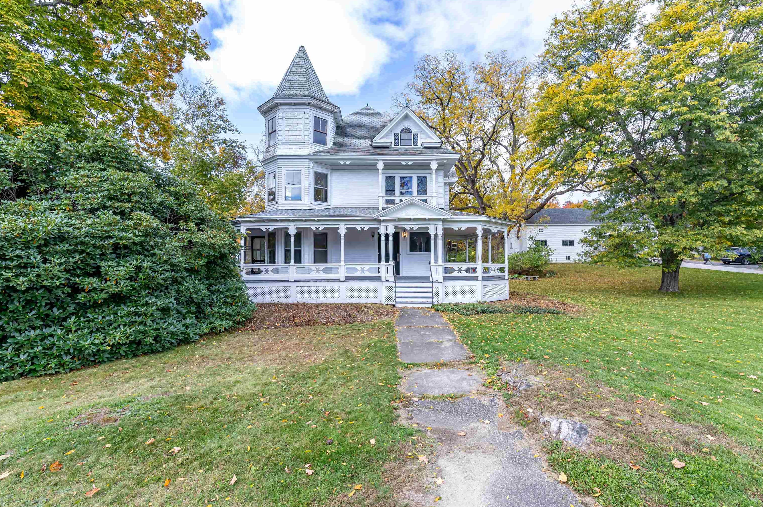2 Main St, Mount Vernon, NH 03057-1413