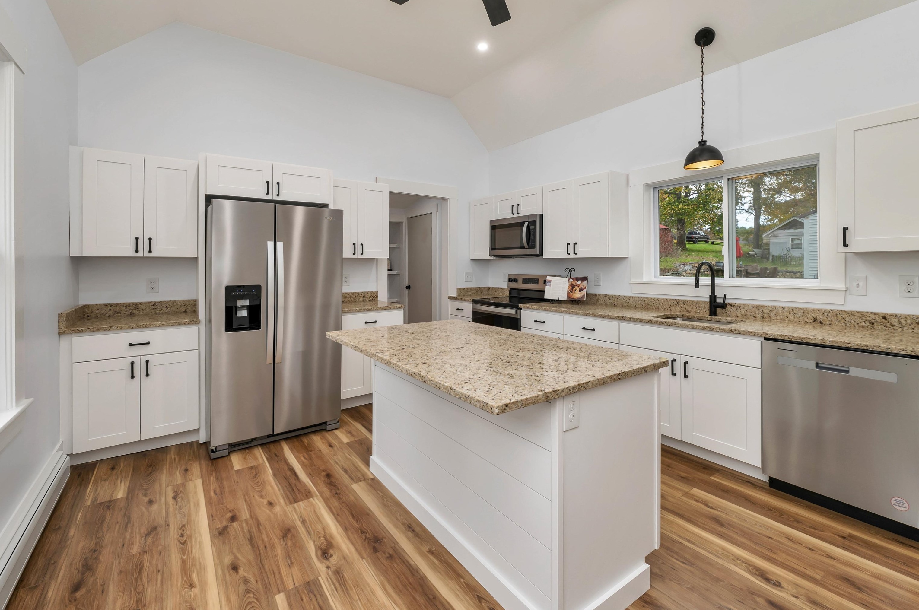 12 Peabody St, Tilton, NH 03276