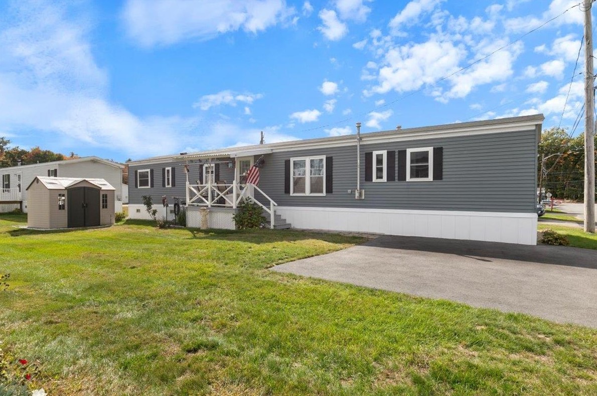 45 Bell Dr, Salem, NH 03079