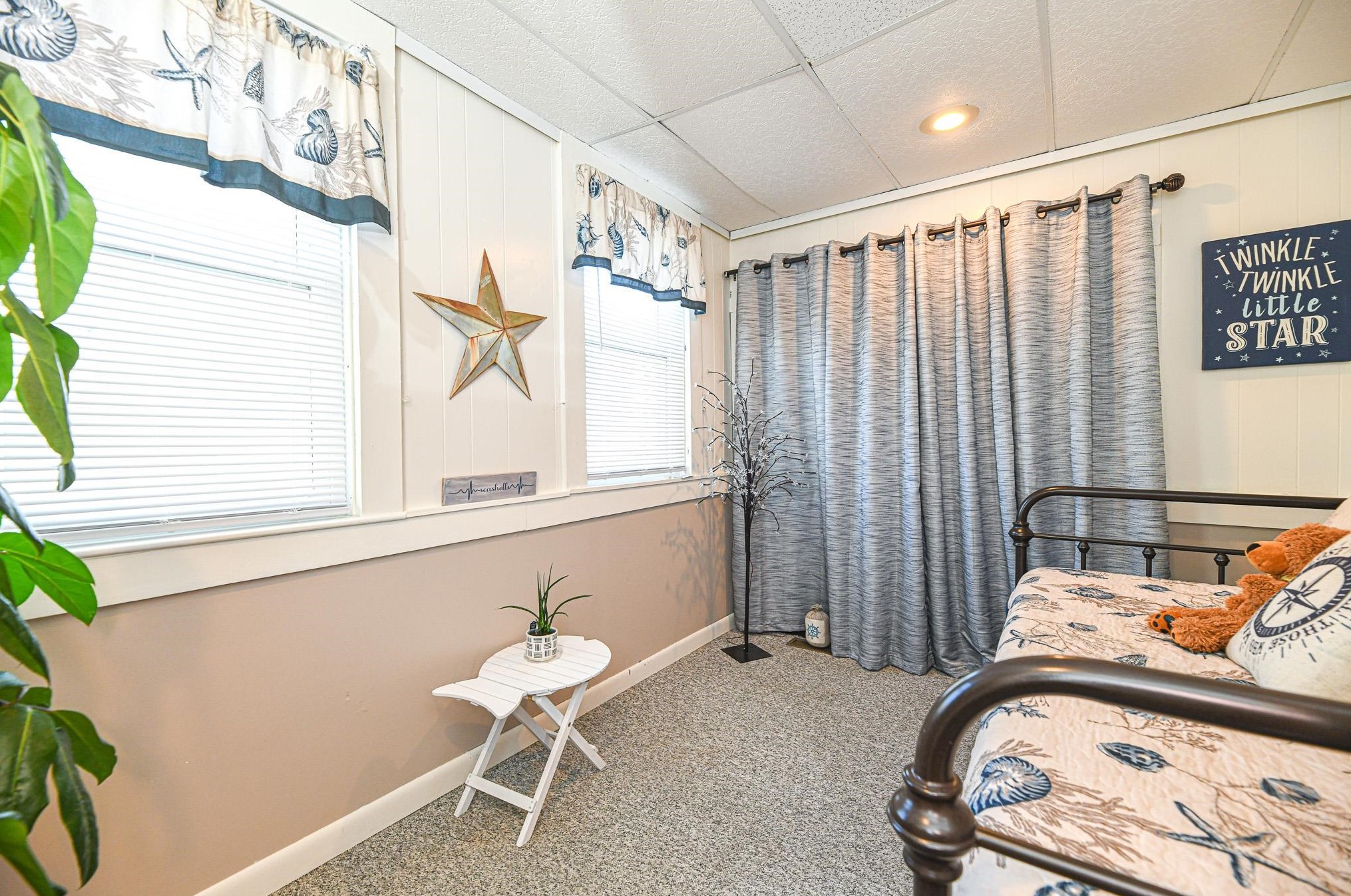 24 Is Path, Hampton NH 03842-2949 exterior