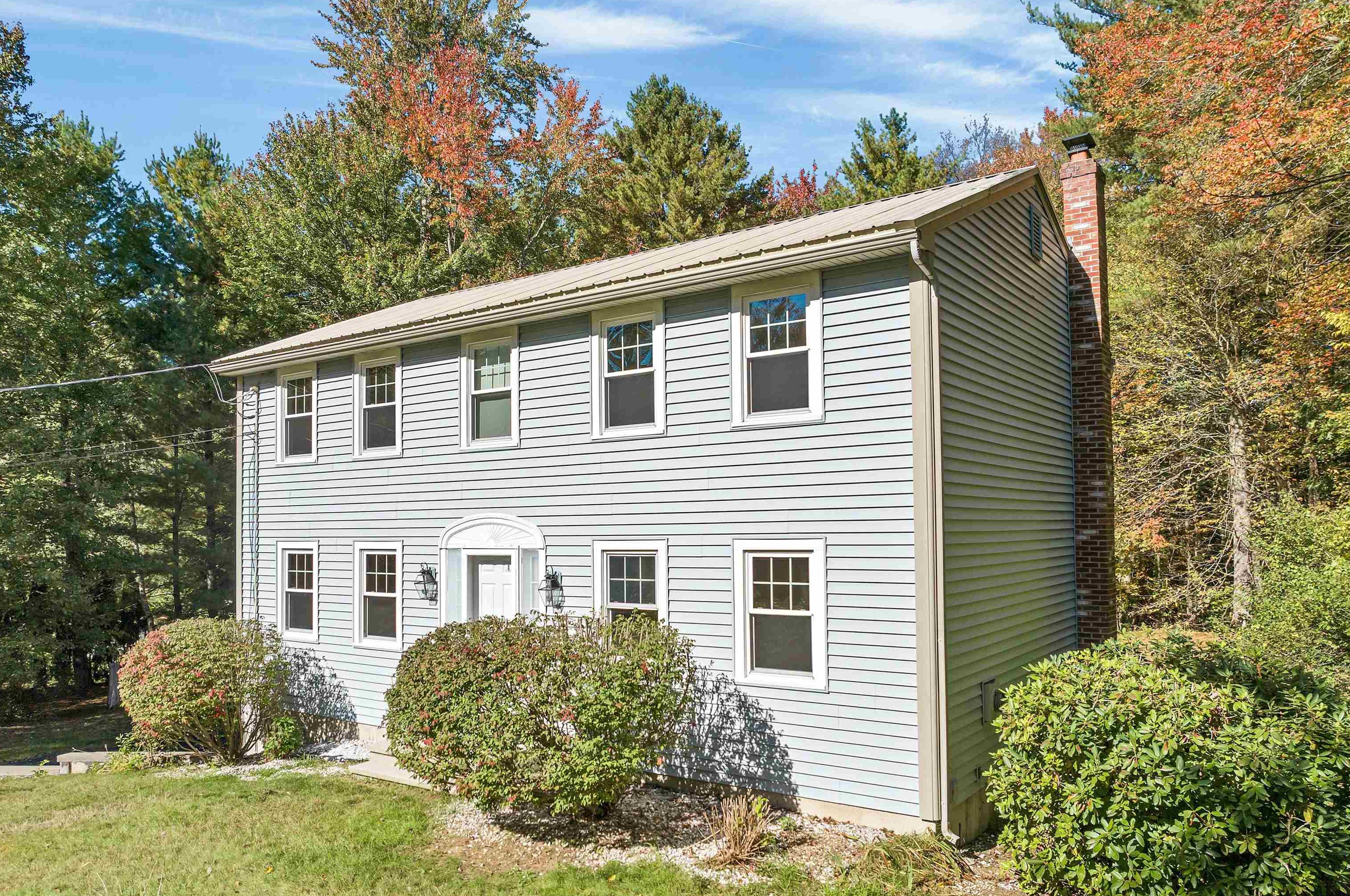 28 Raeder Dr, Stratham, NH 03885
