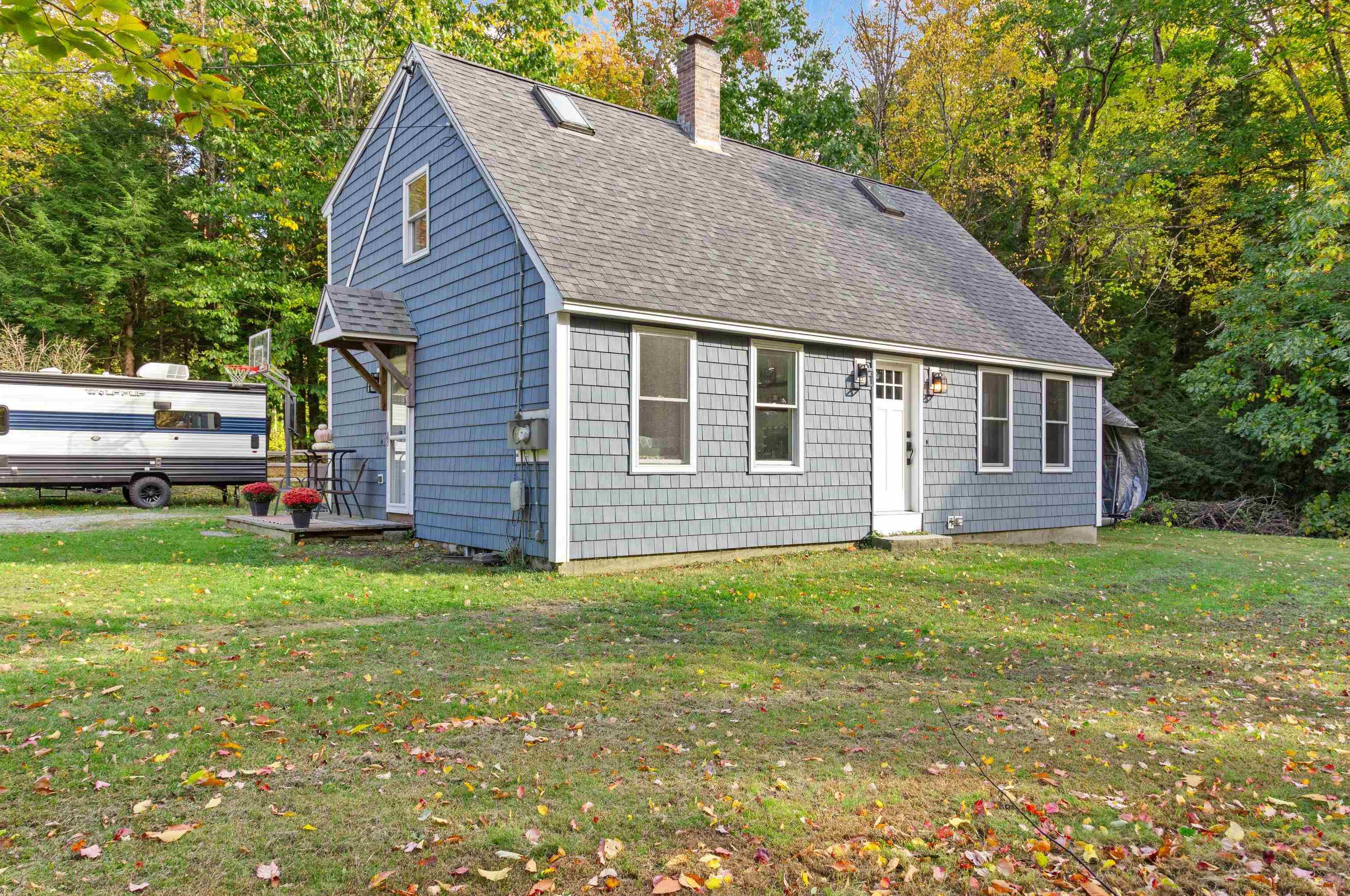 597 Tanglewood Dr, Henniker, NH 03242